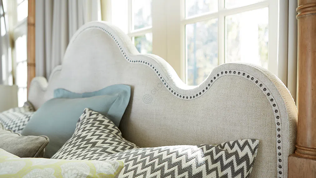 Bed UNIVERSAL FURNITURE Moderne Muse