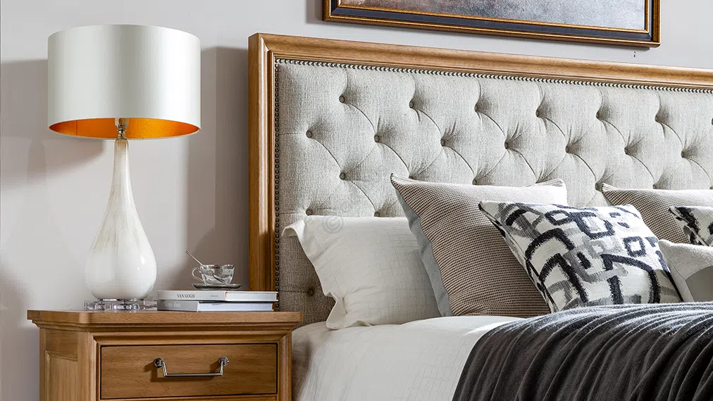 Bedside table UNIVERSAL FURNITURE Moderne Muse