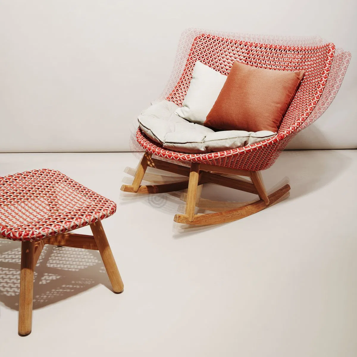 Outdoor rocking armchair DEDON Mbrace