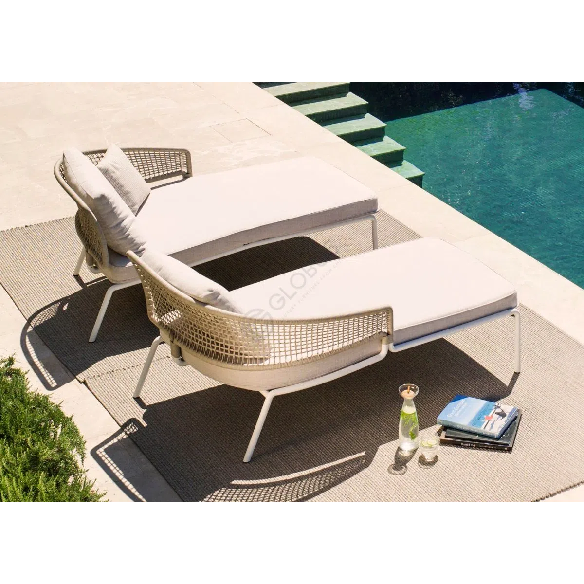 Шезлонг TRIBU Contour