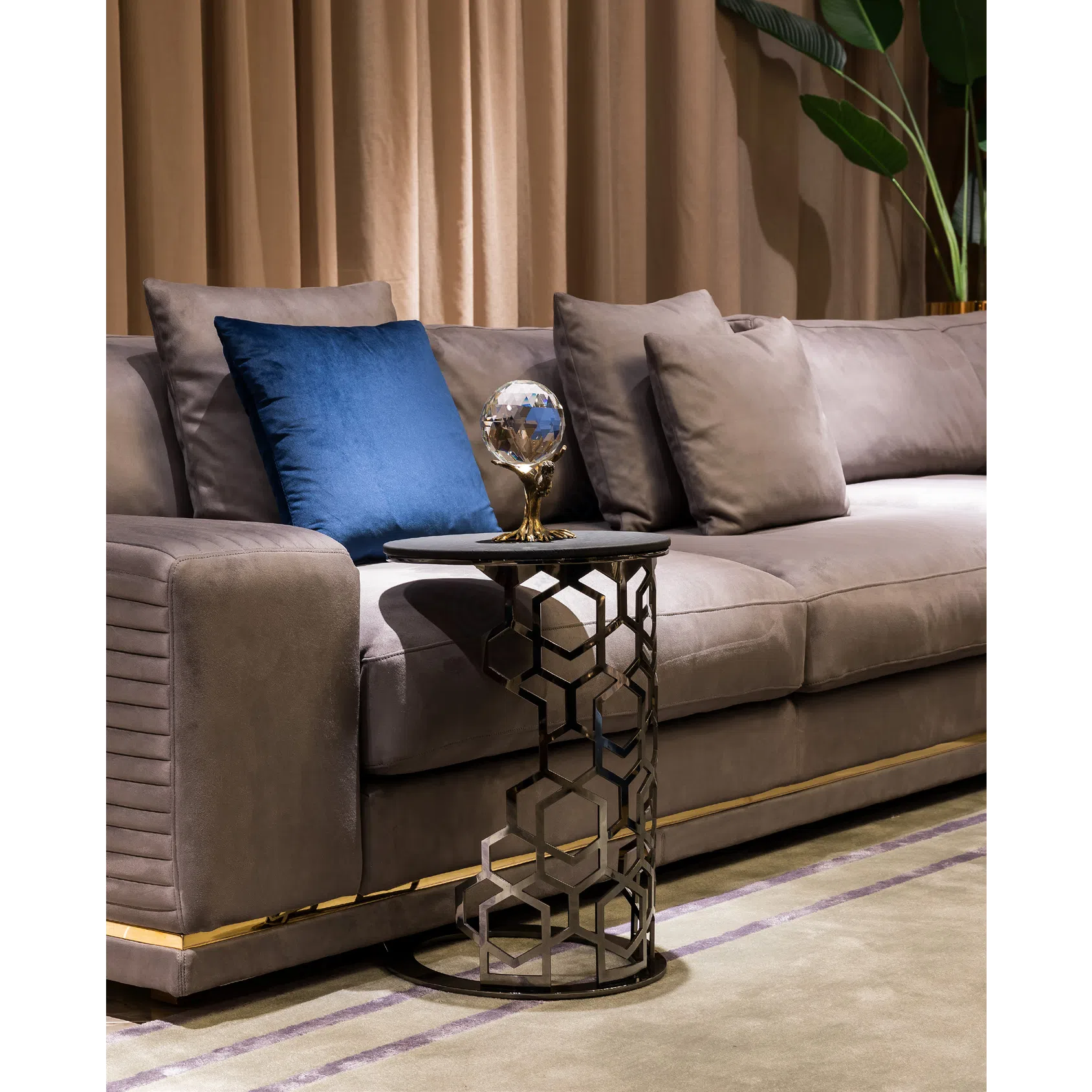 Угловой столик LONGHI	 Manfred