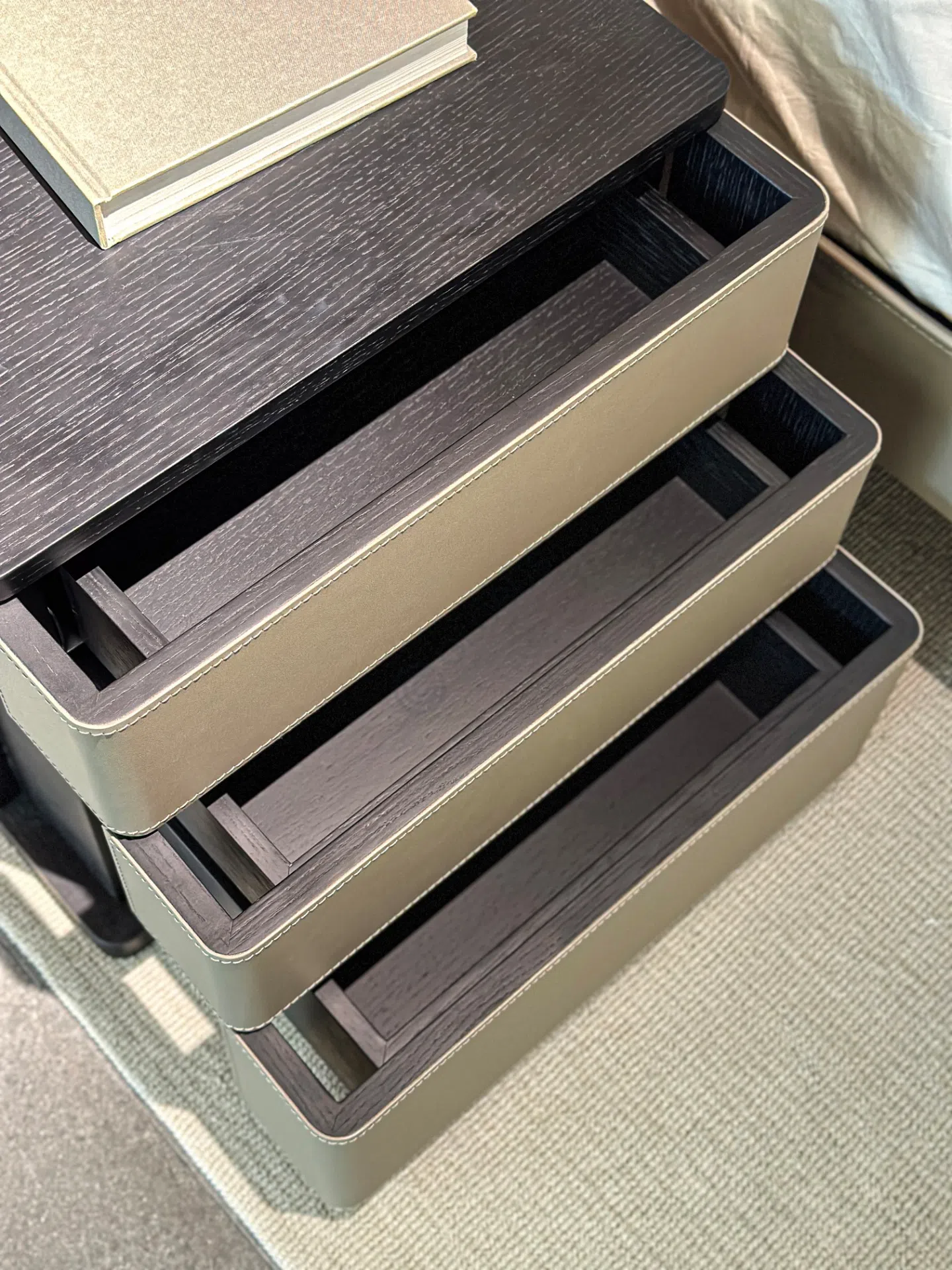 Bedside table POLTRONA FRAU Fidelio Notte