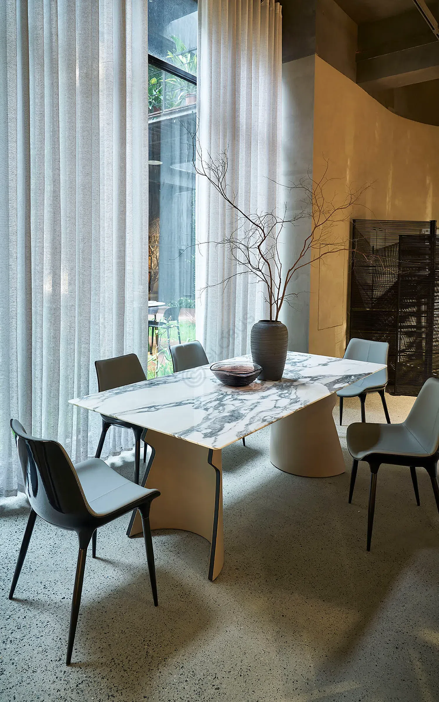 Dining table Proiettore