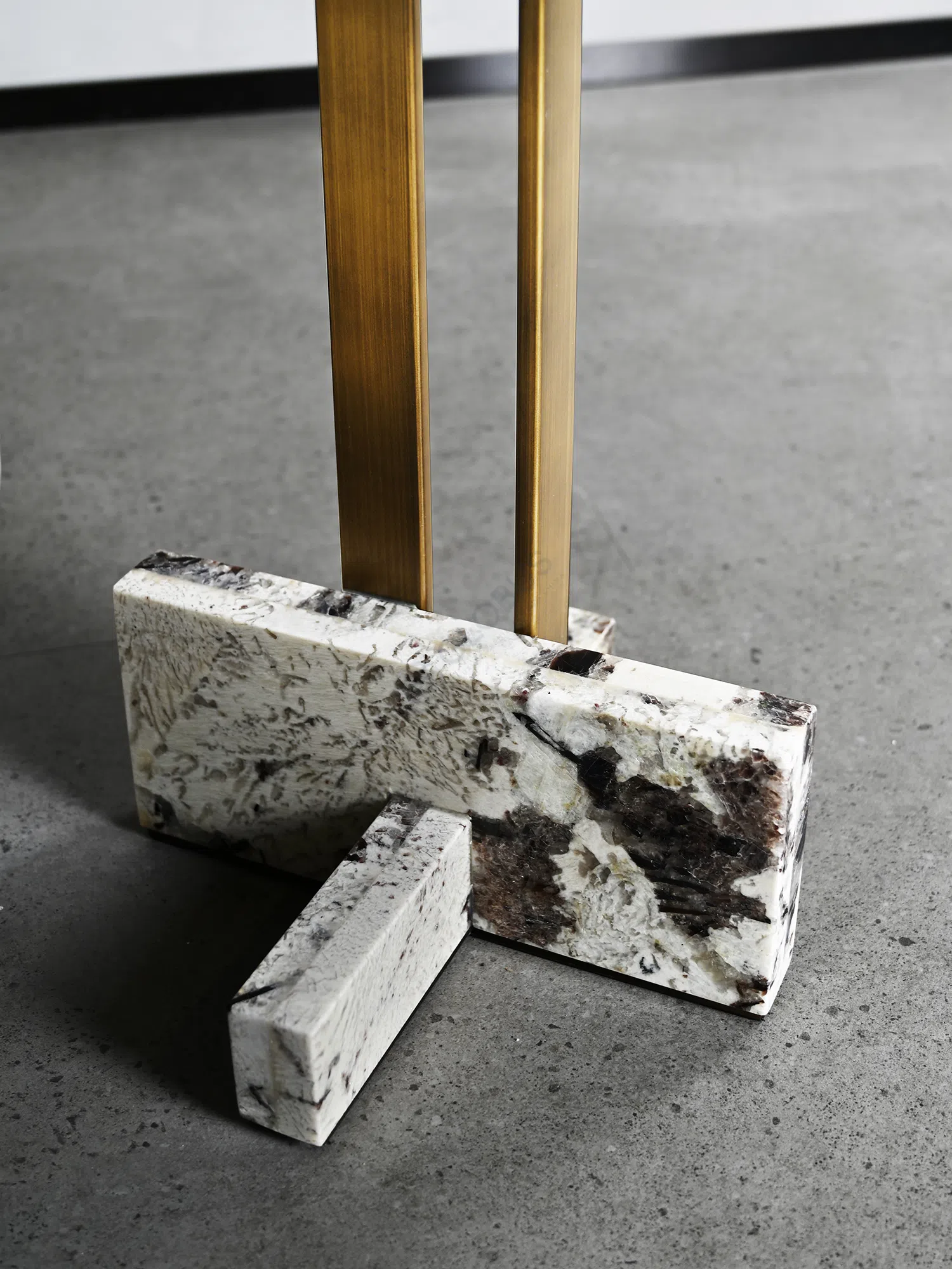 Side table Lucretius