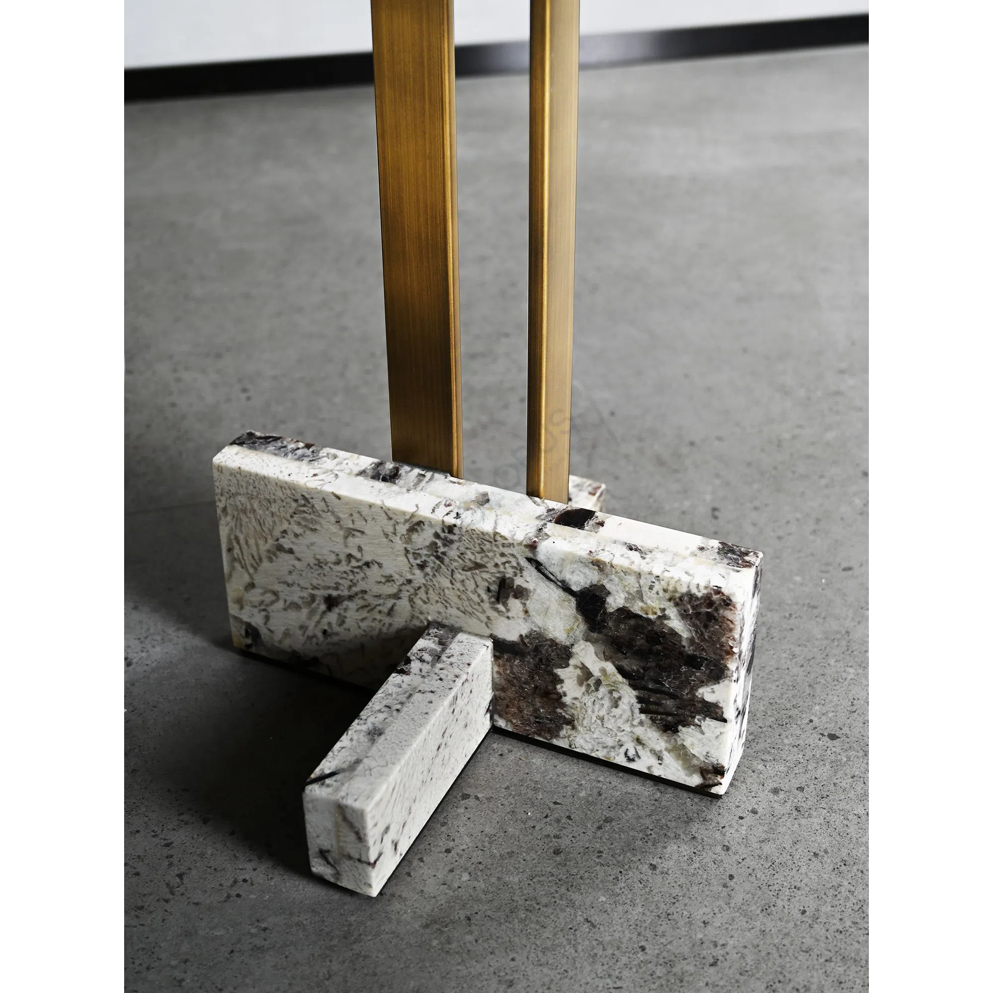 Side table Lucretius