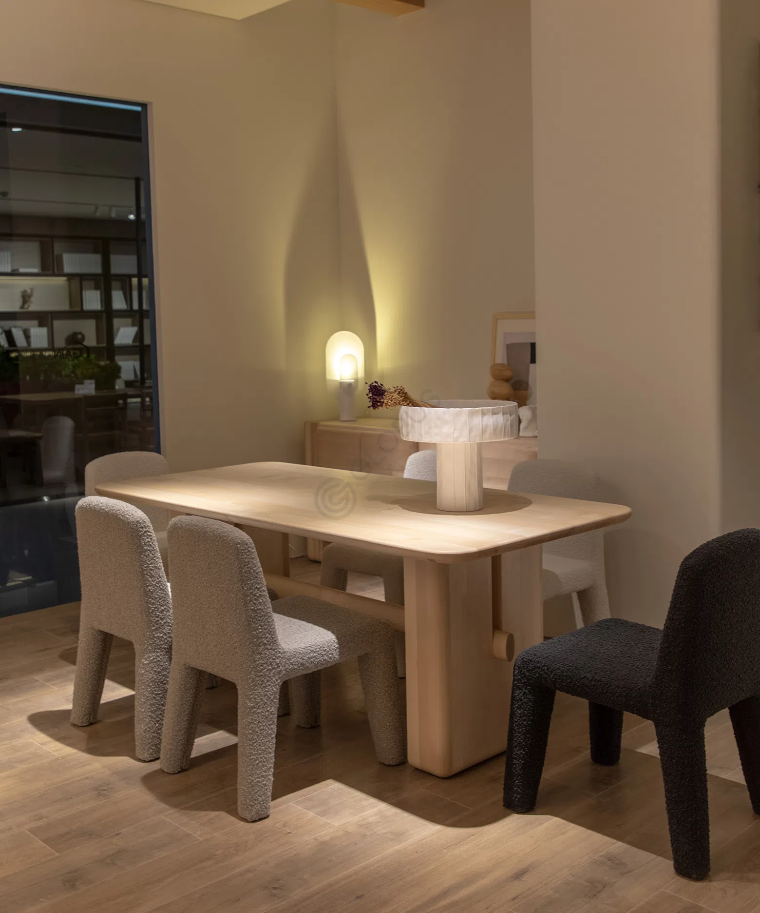 Dining table Xelianne