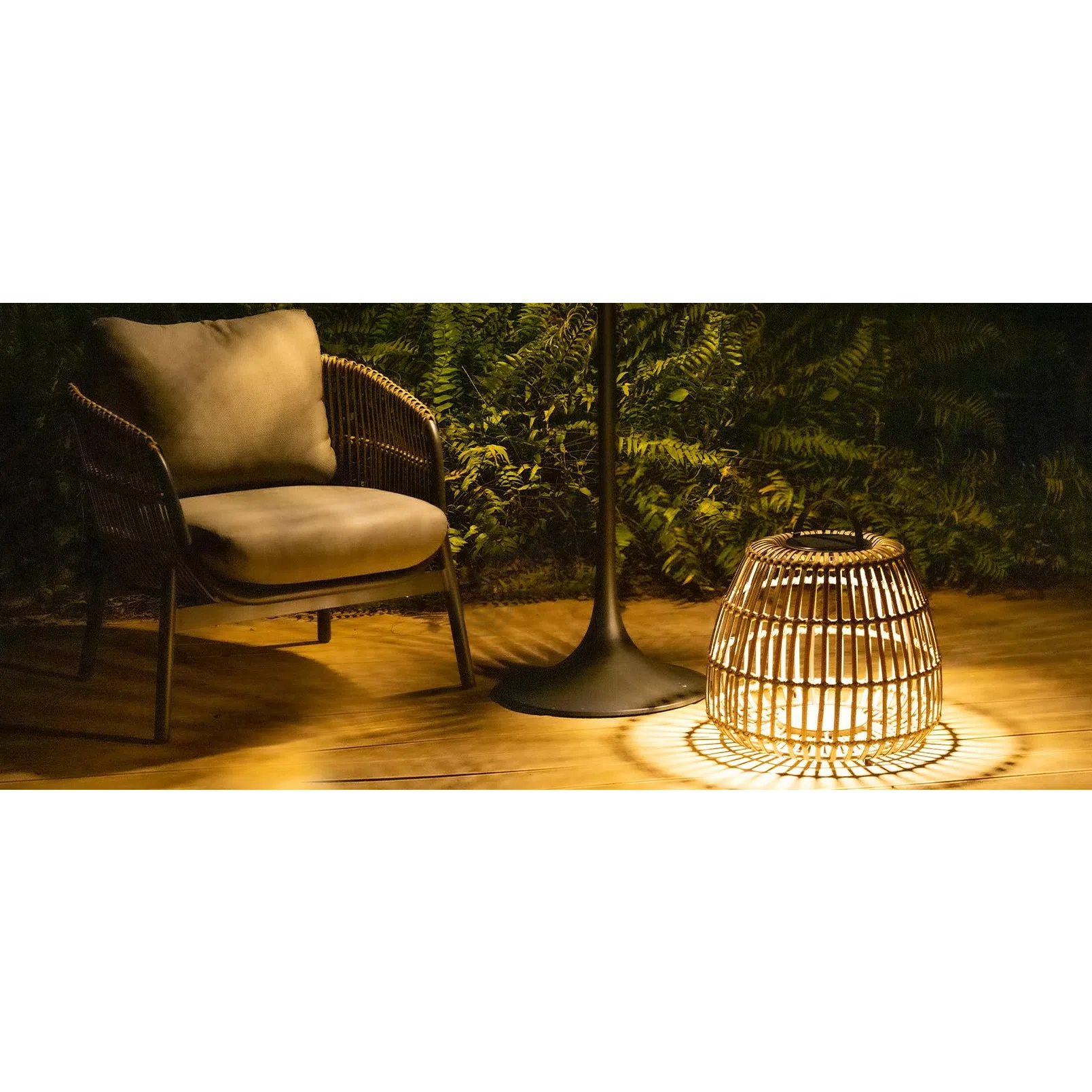 Solar-powered outdoor lamp Angelito