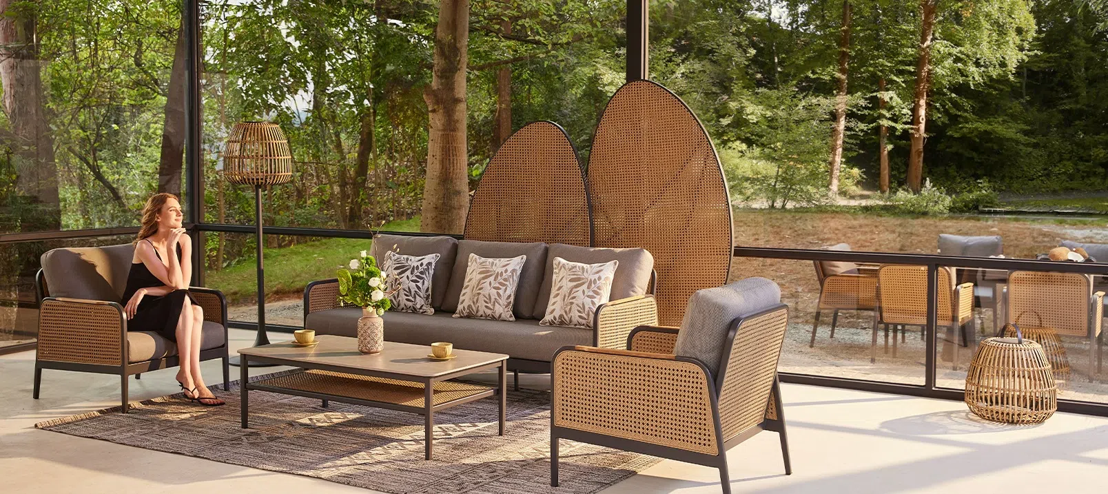 Solar-powered outdoor lamp Angelito