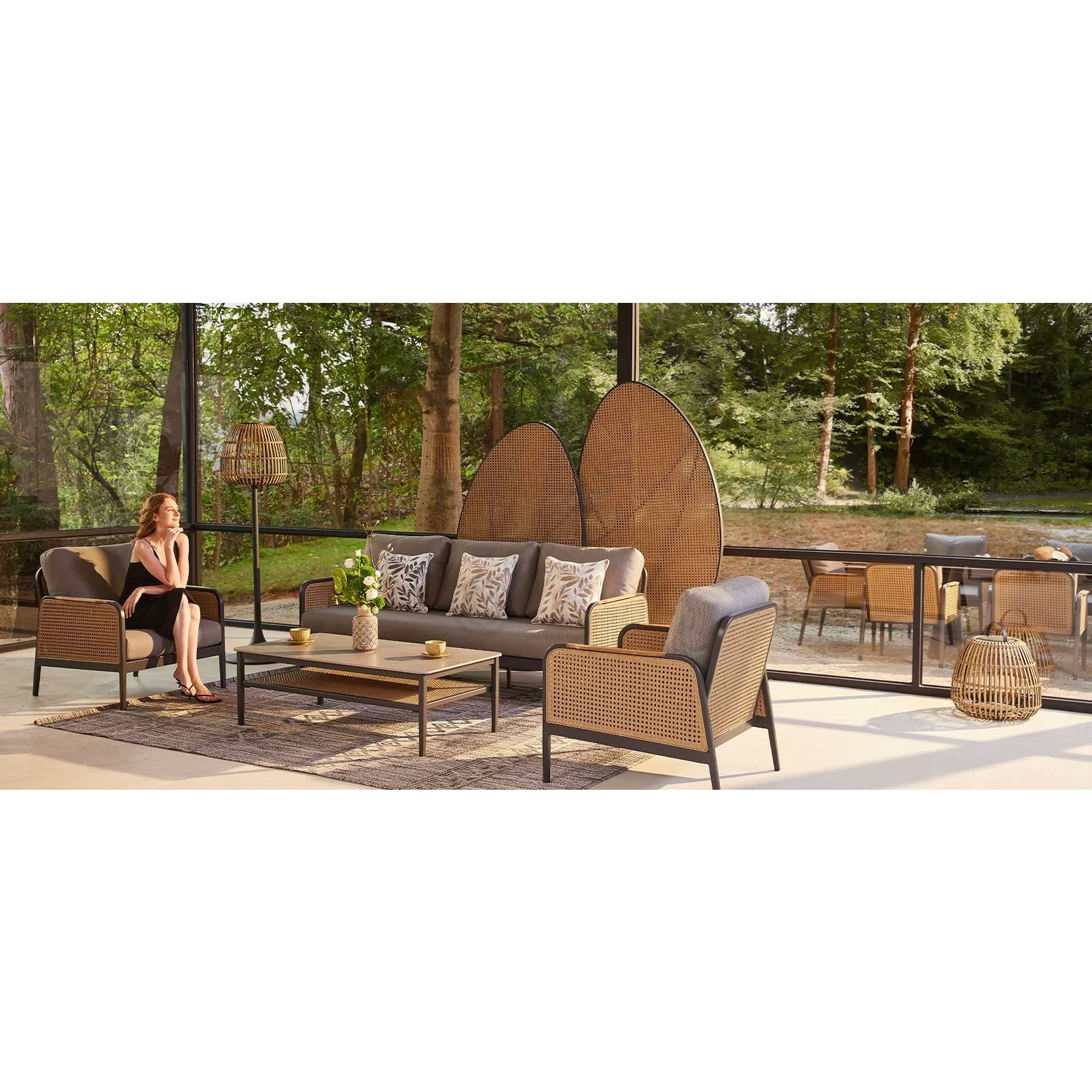 Solar-powered outdoor lamp Angelito