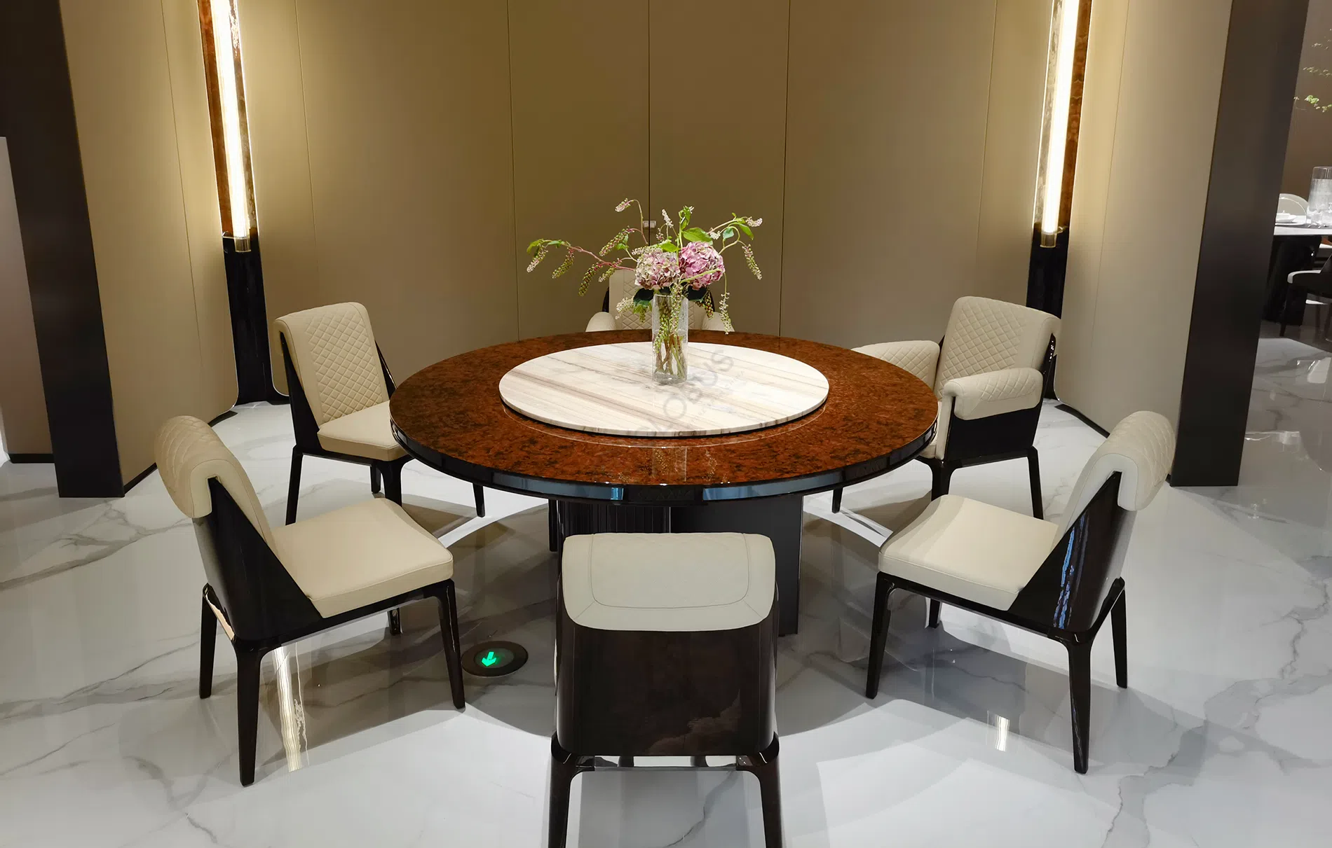 Dining table Tertullus