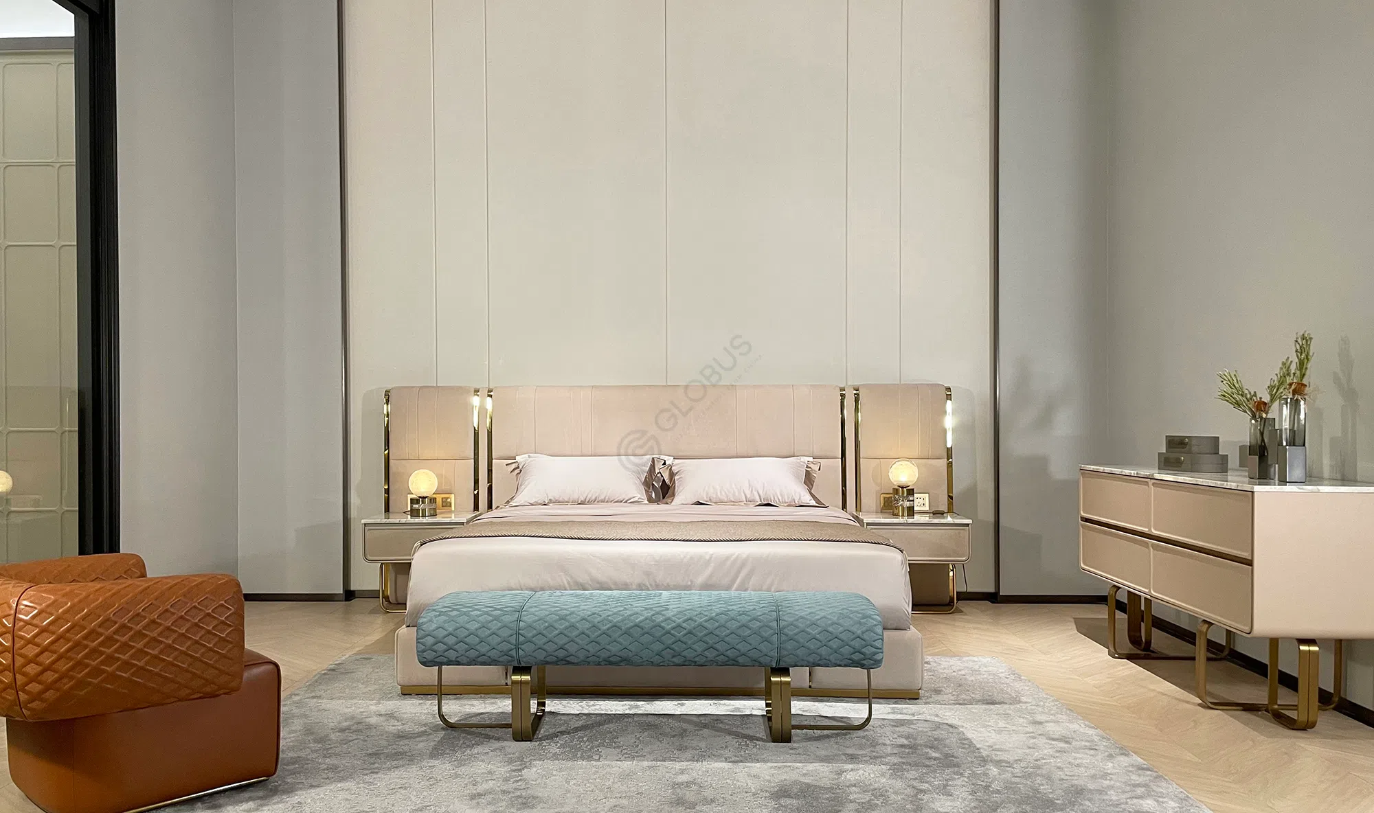 Ottoman HESSENTIA Hug