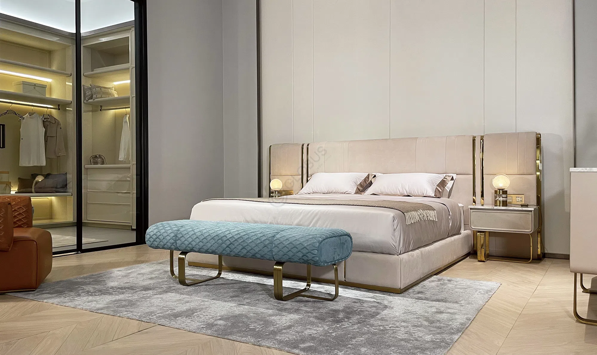 Ottoman HESSENTIA Hug