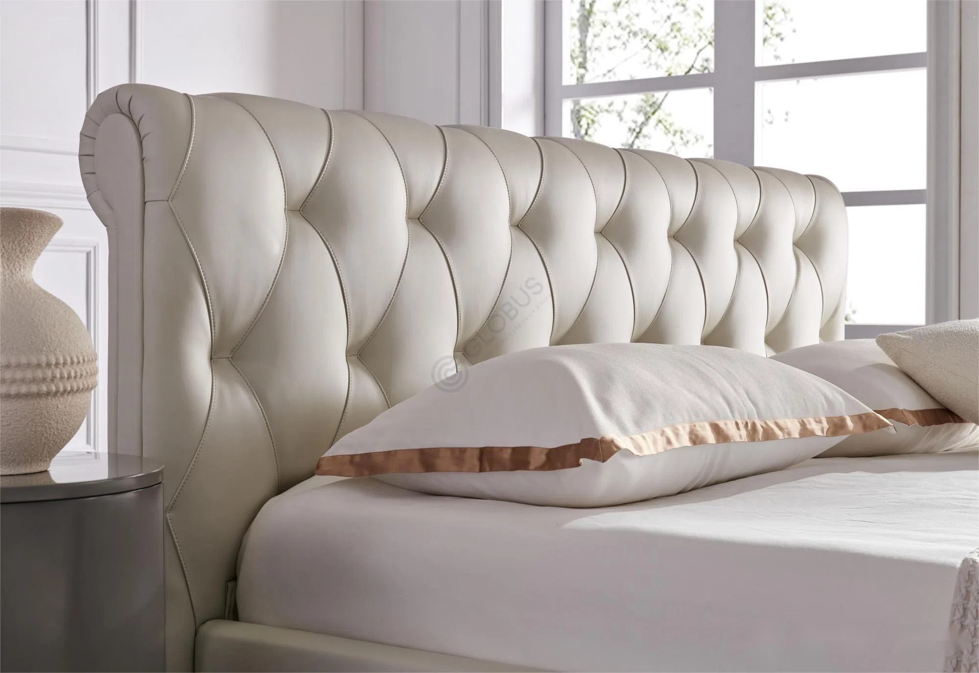 Bed POLTRONA FRAU Bluemoon