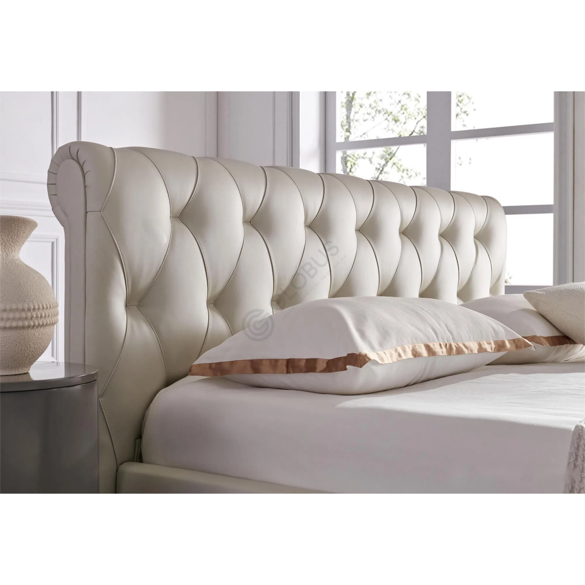 Bed POLTRONA FRAU Bluemoon