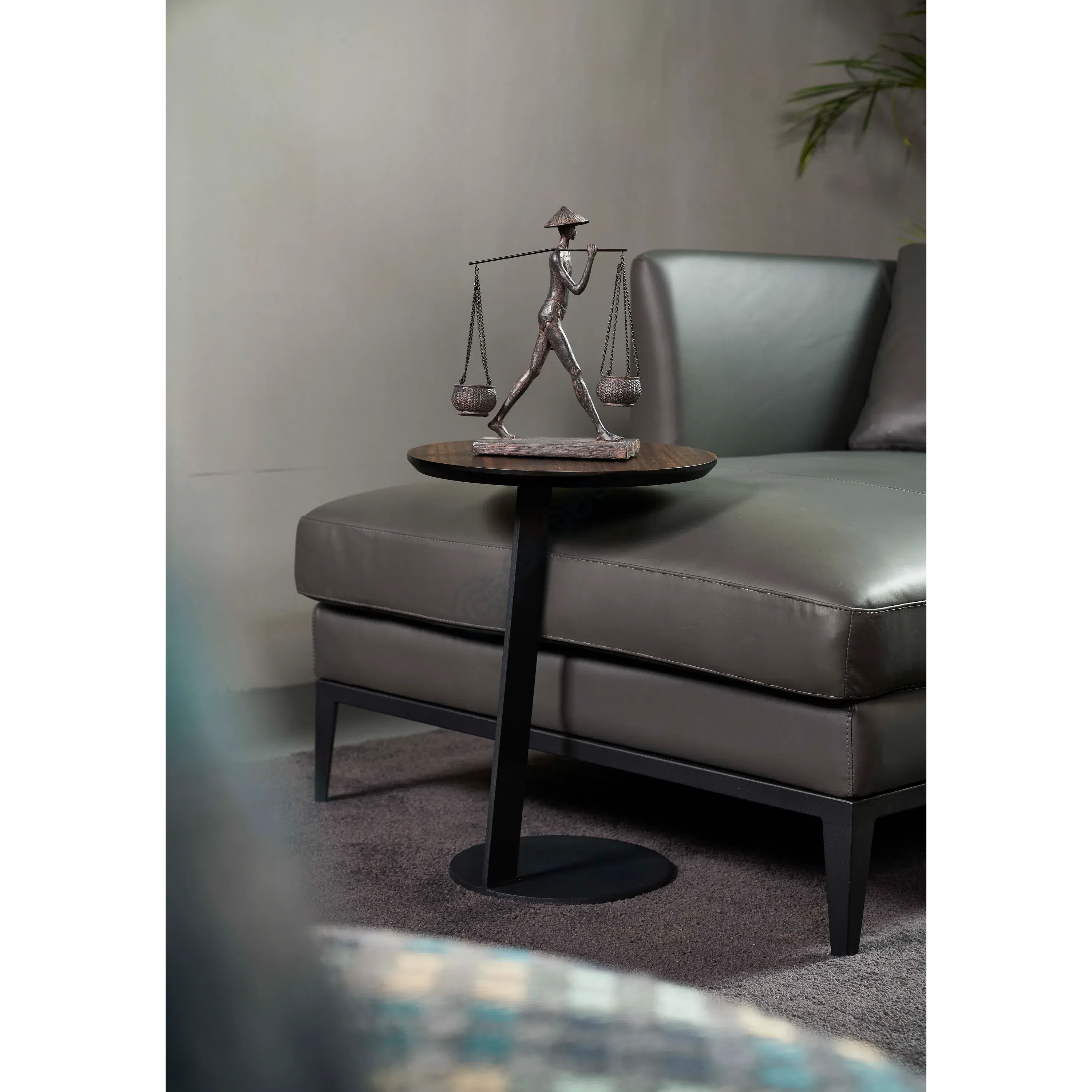 Угловой столик Teodosio