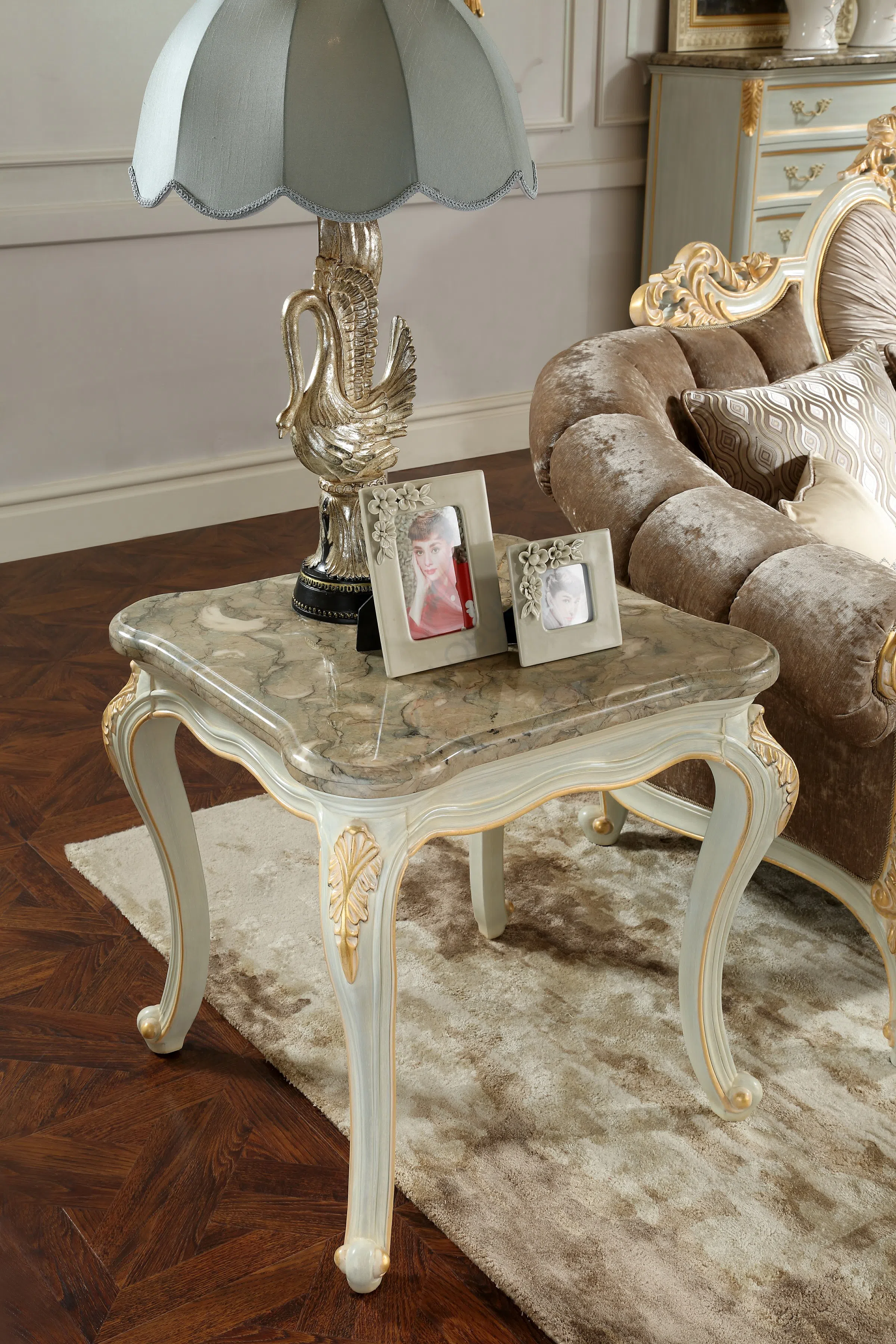 Side table Ostentativus