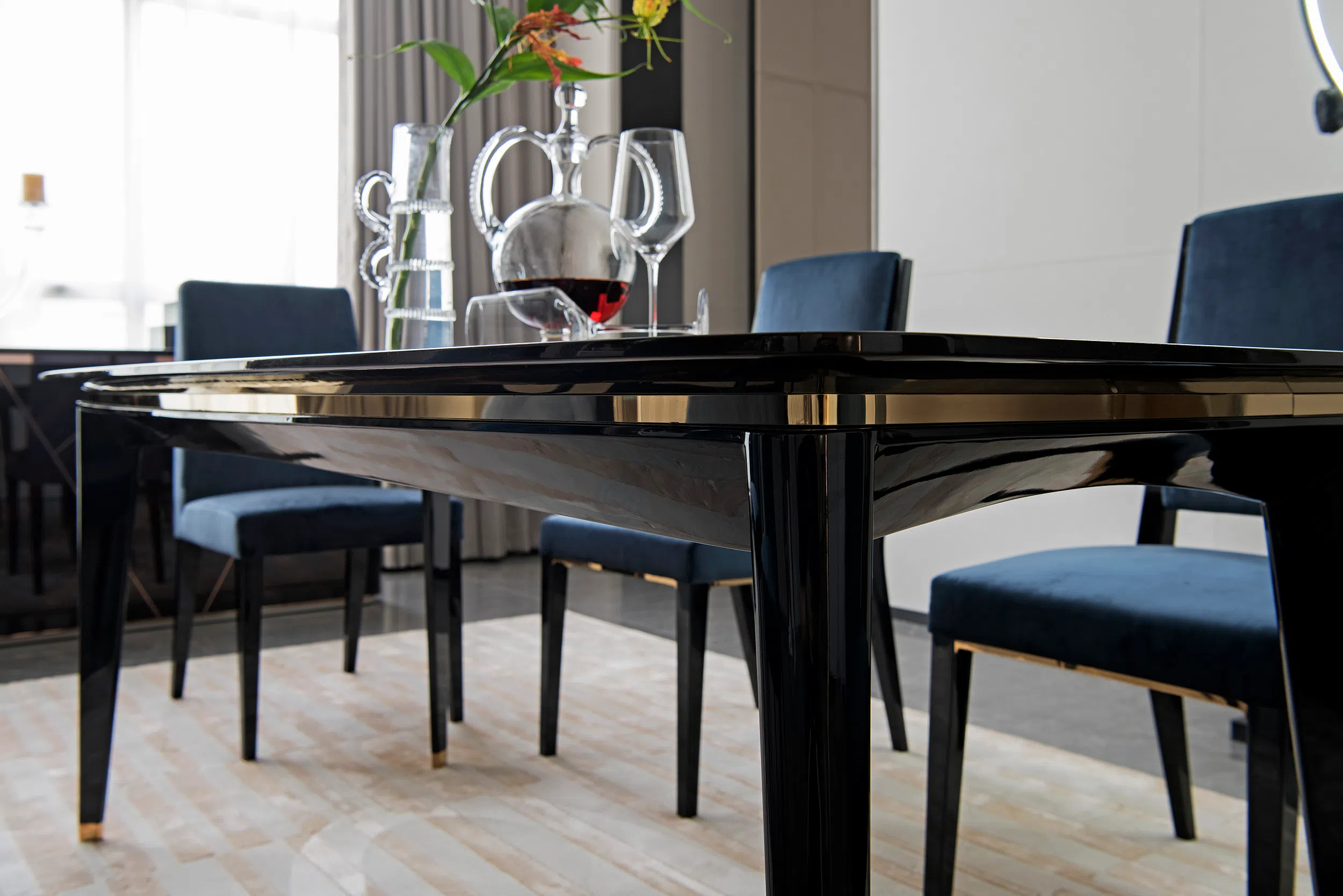 Dining table CIPRIANI HOMOOD Eclipse