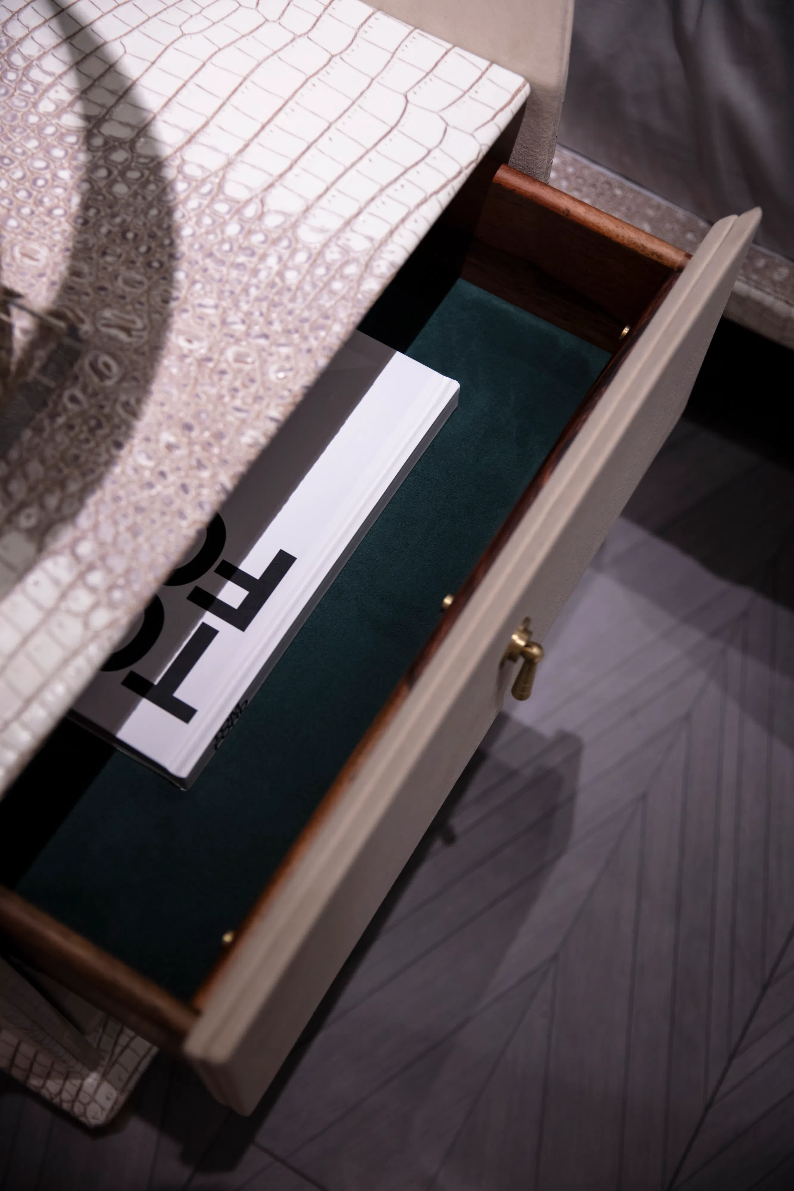 Bedside table Kalindi