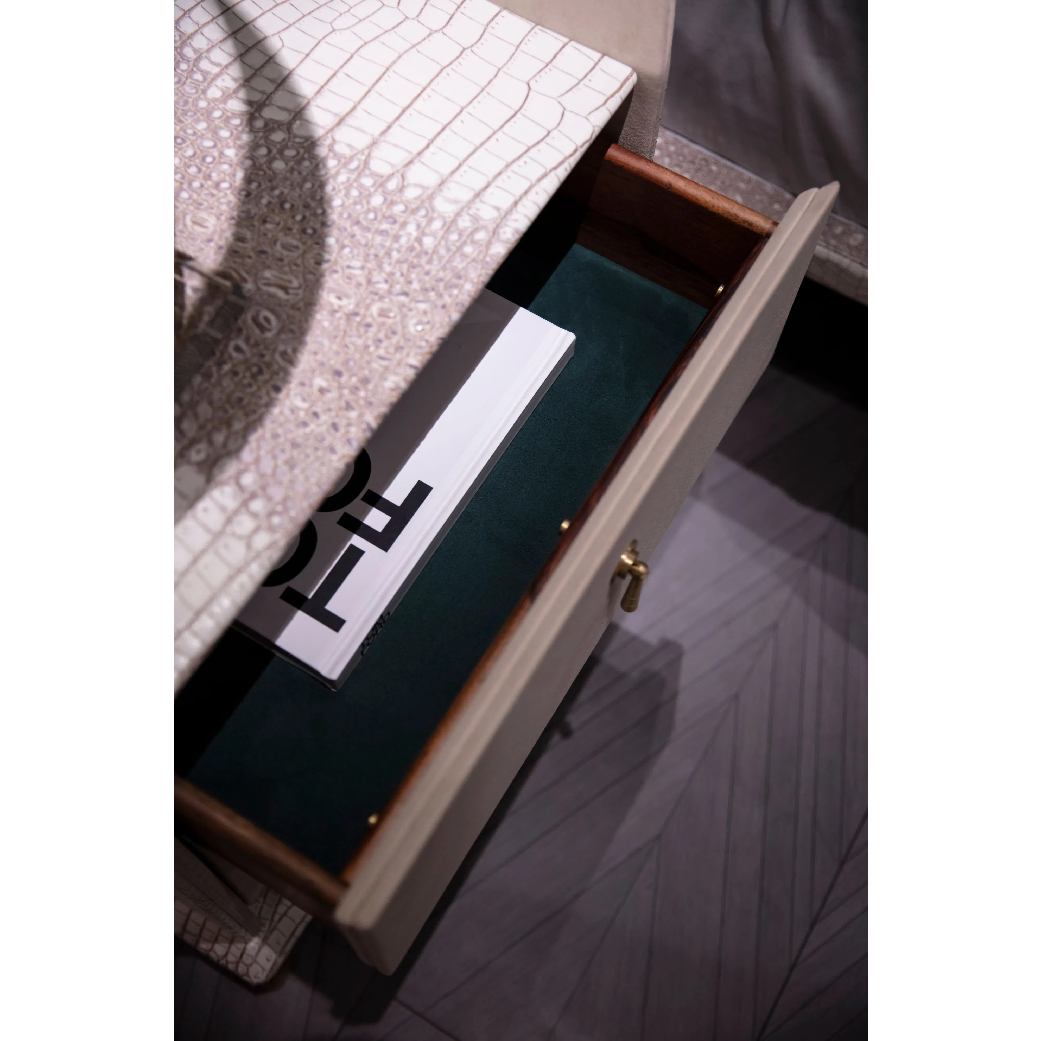 Bedside table Kalindi