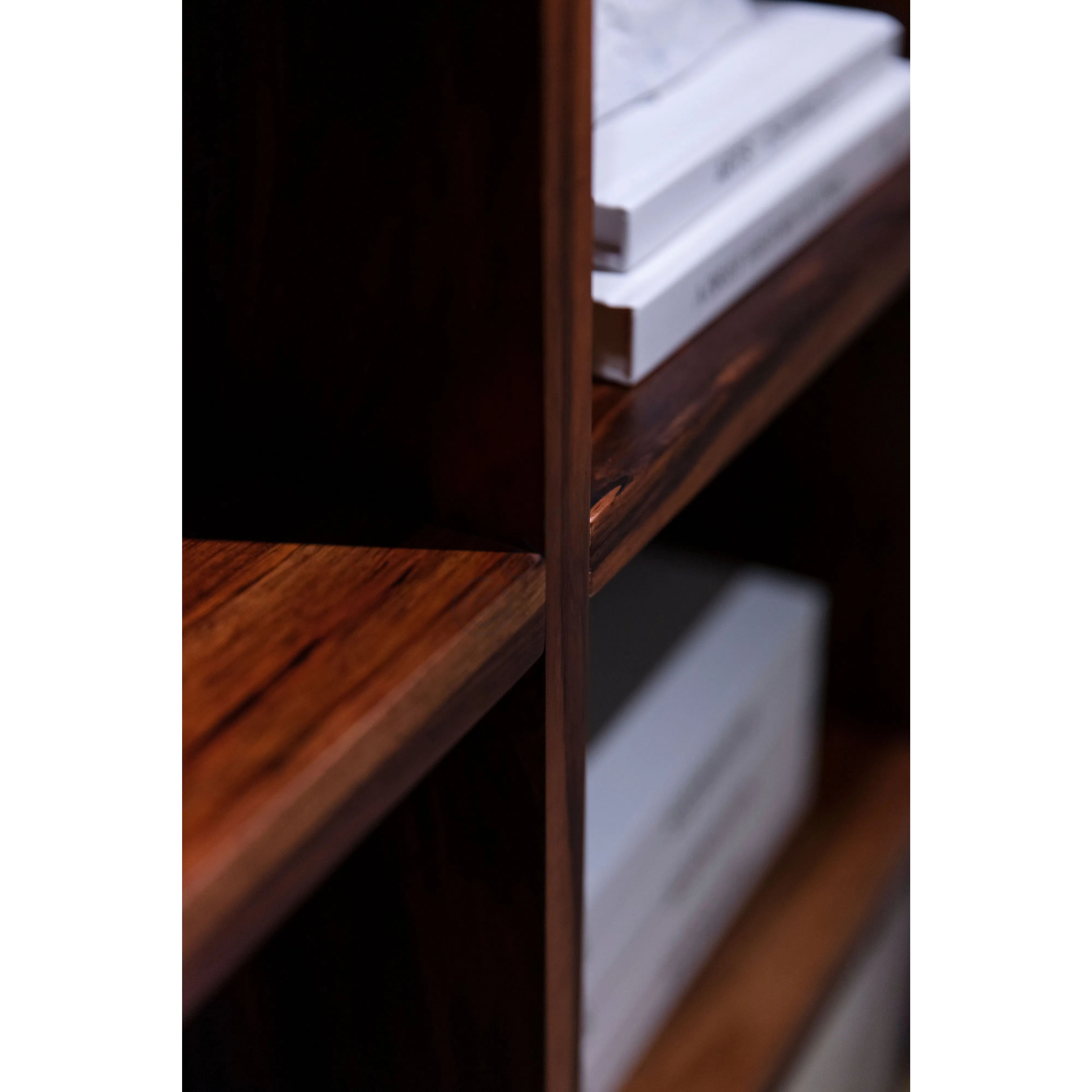 Bookshelf Virona