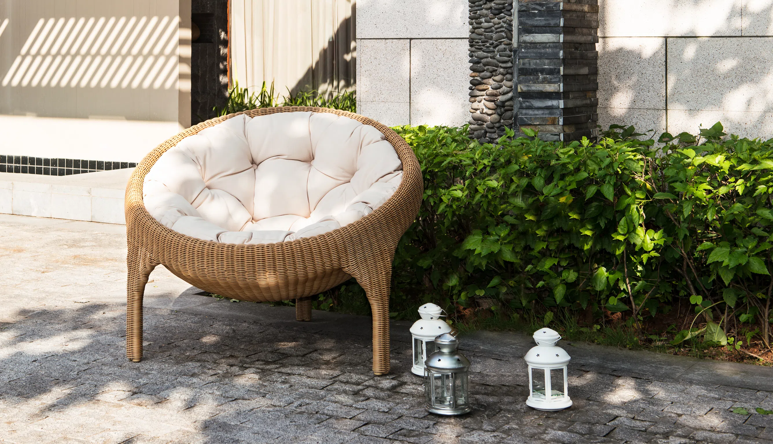 Outdoor armchair Karyntina