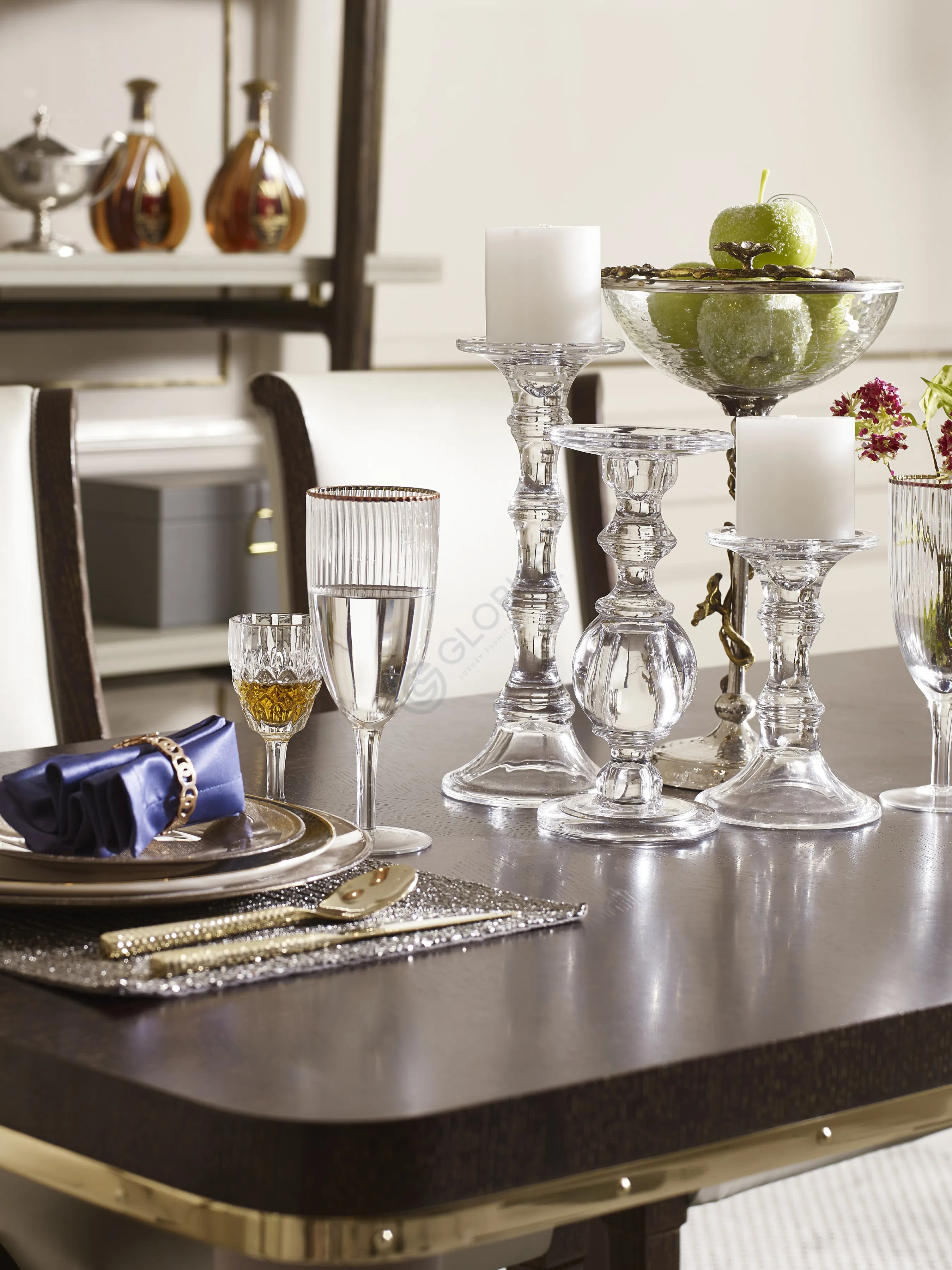 Dining table Reverberate