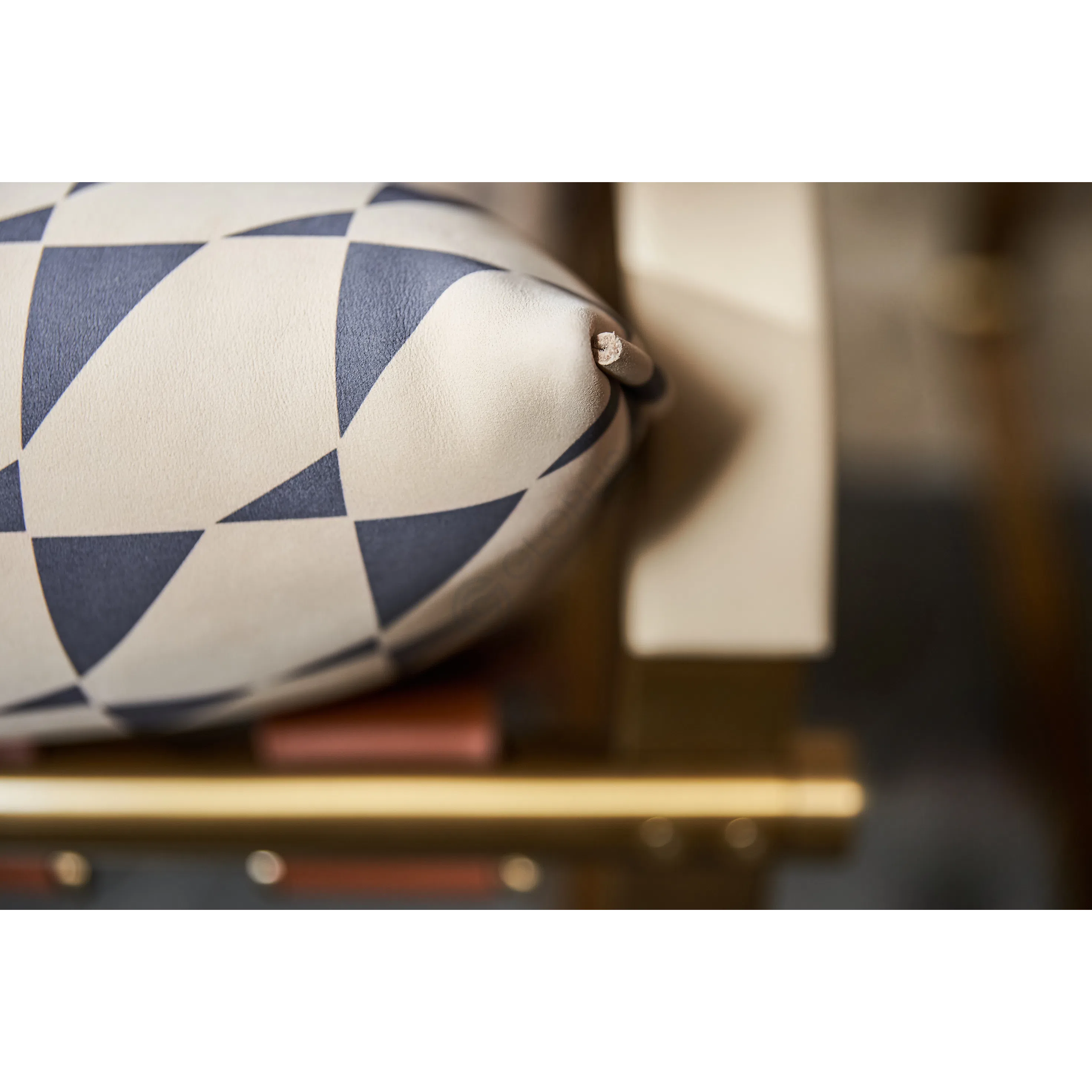 Кресло HESSENTIA Pauline