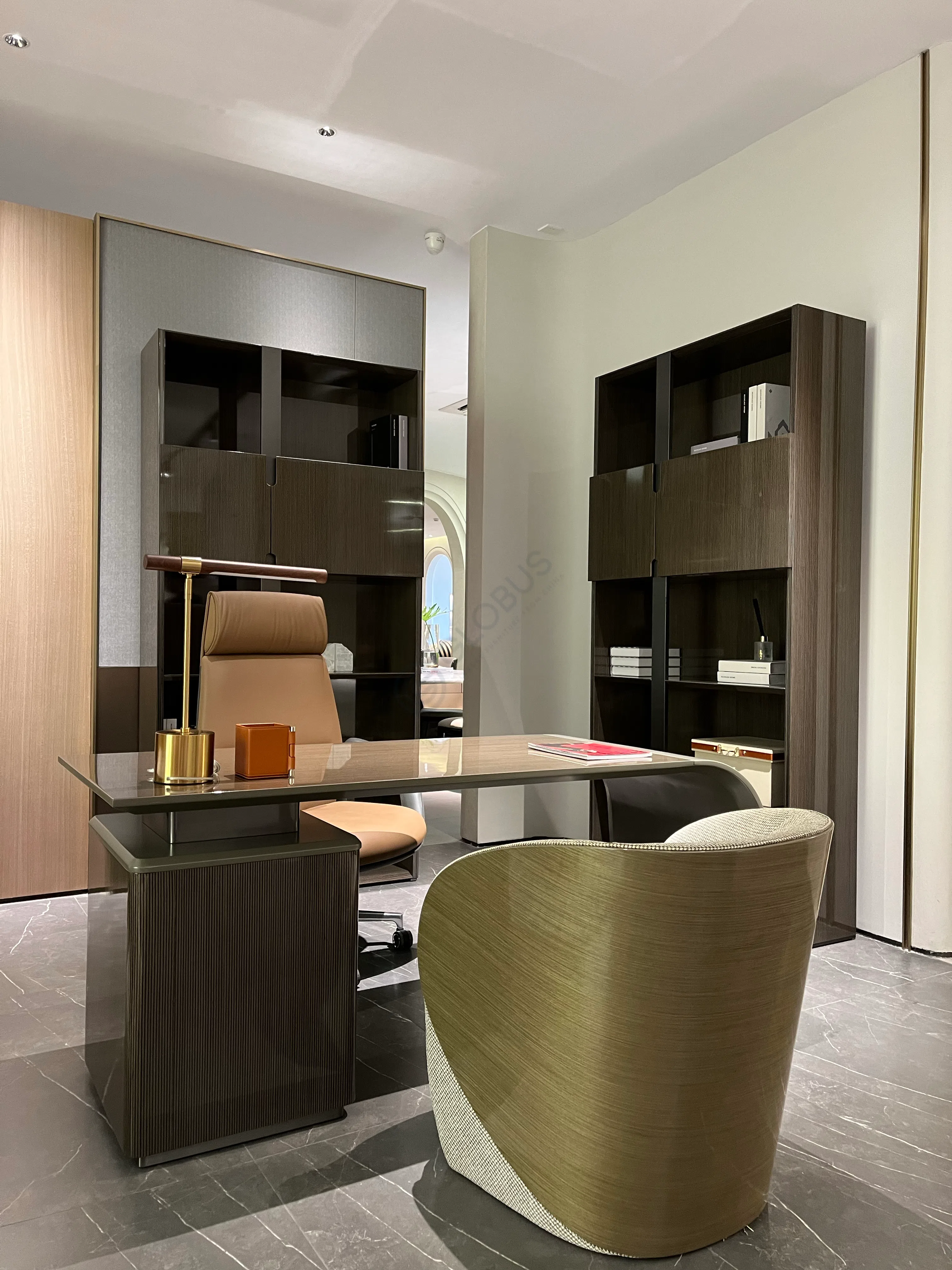 Executive chair Tova