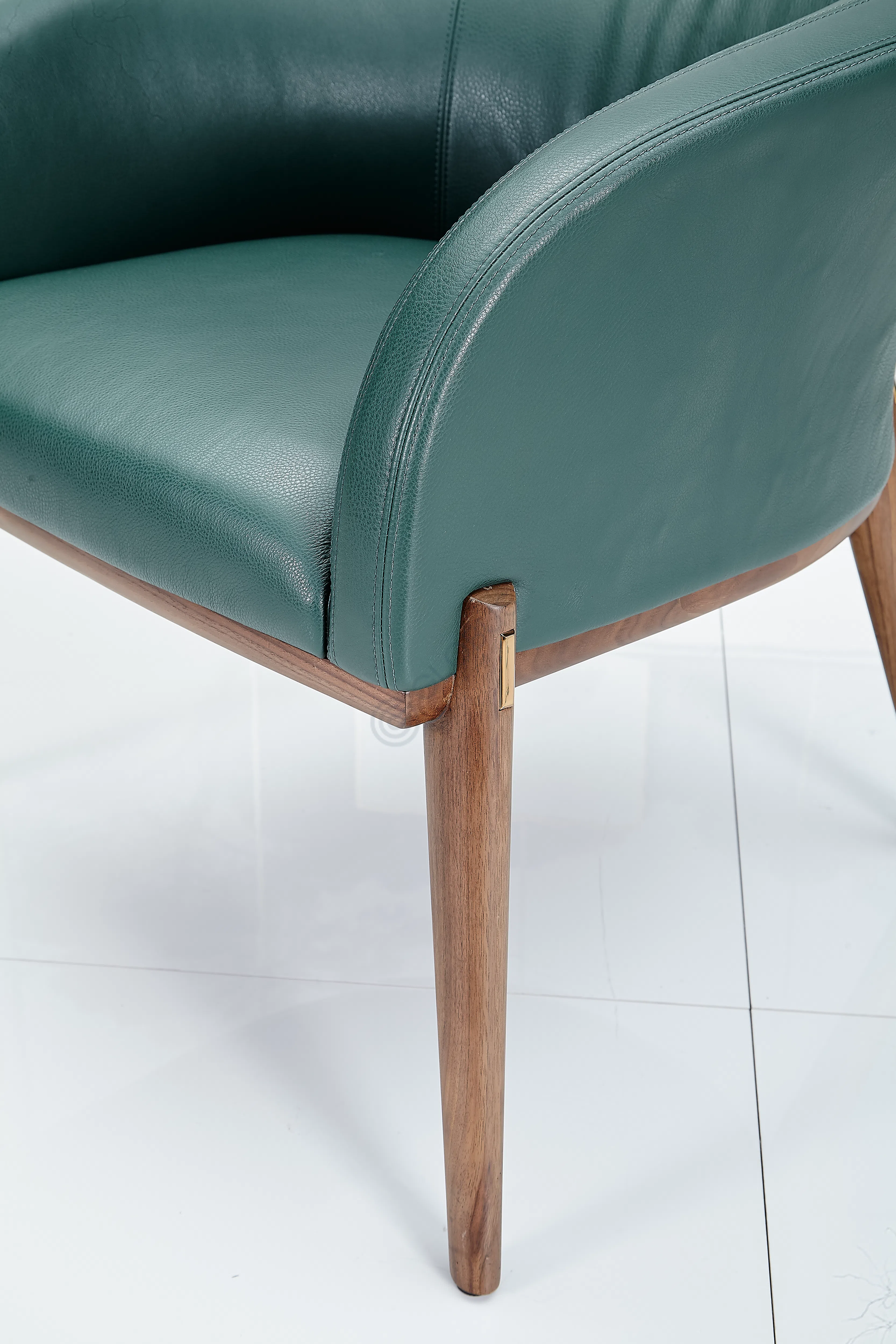 Armchair Piedistallo