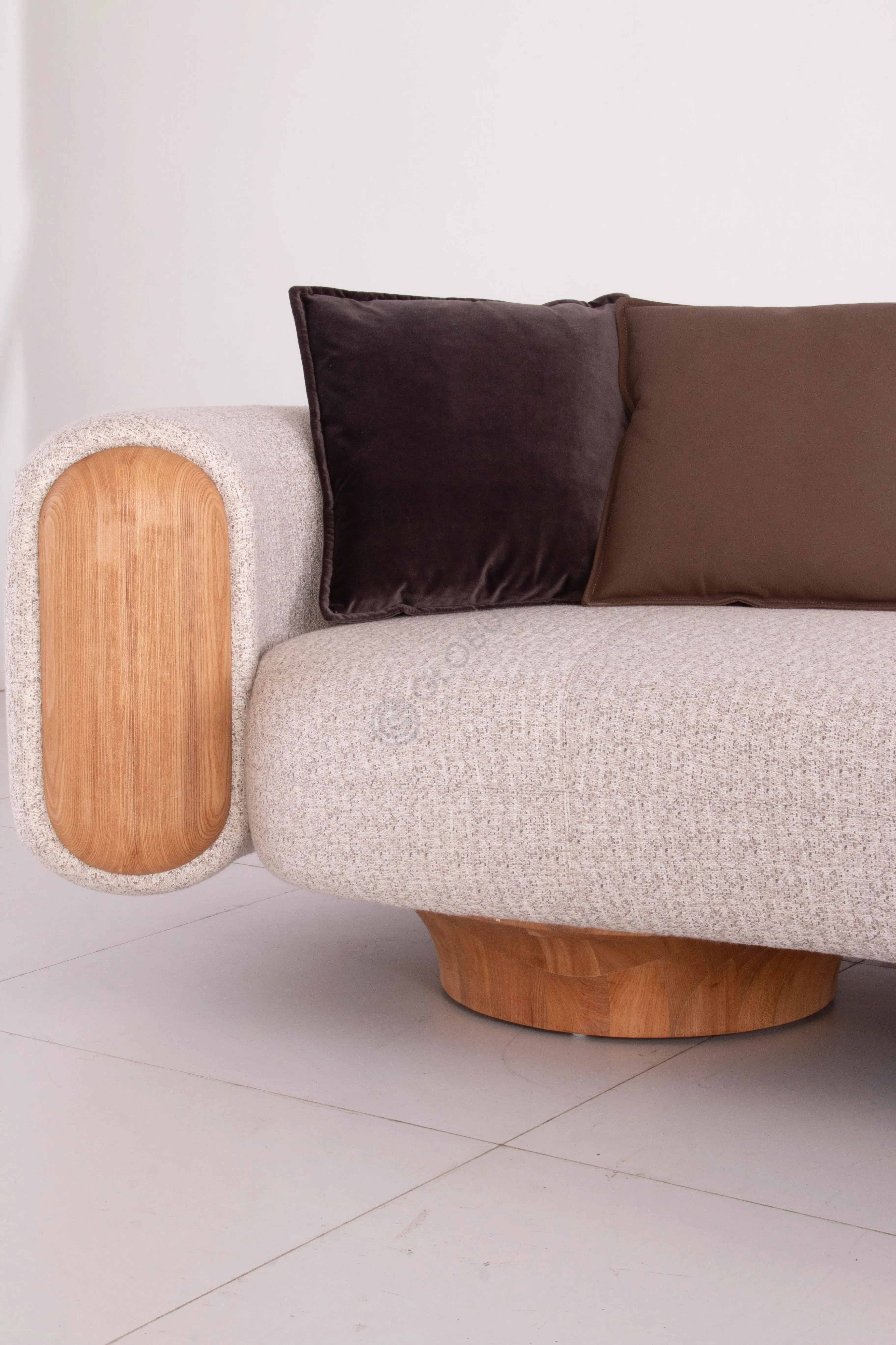 Couch ENNE Suspence B