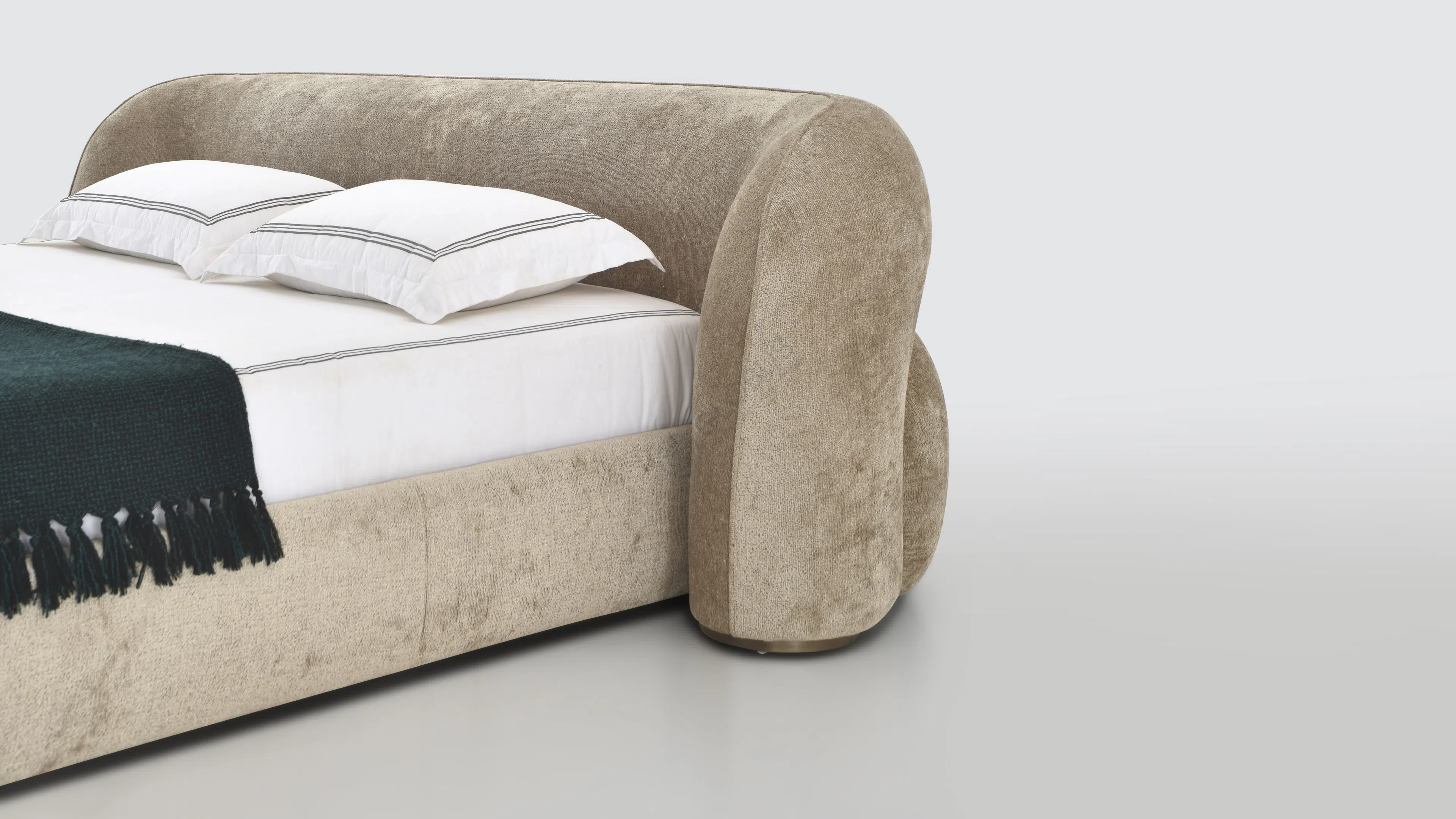 Bed DRAGA & AUREL Tito