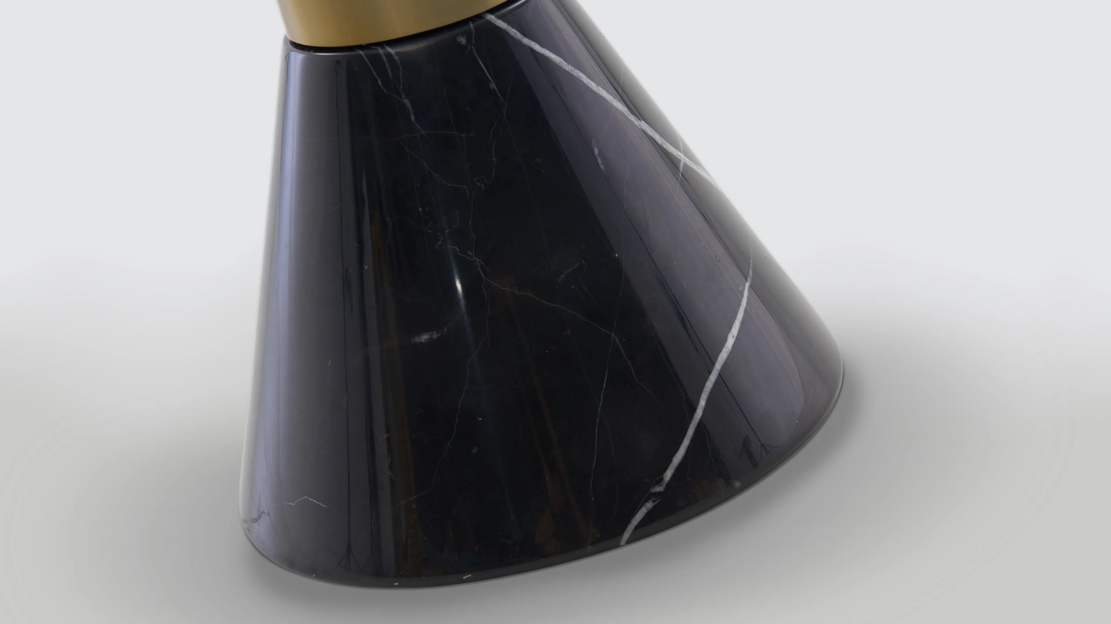 Side table ESSENTIAL HOME Vinicius