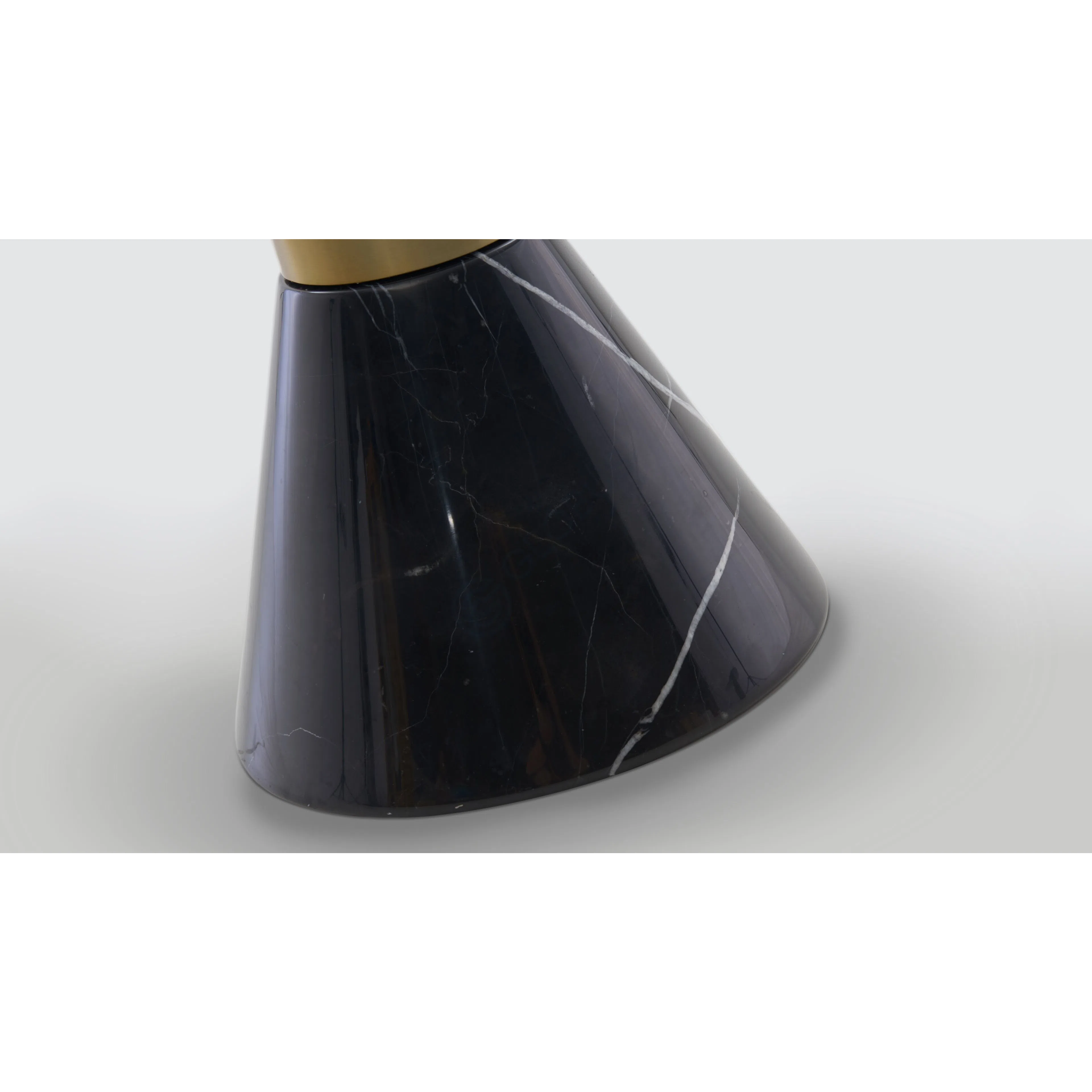 Side table ESSENTIAL HOME Vinicius