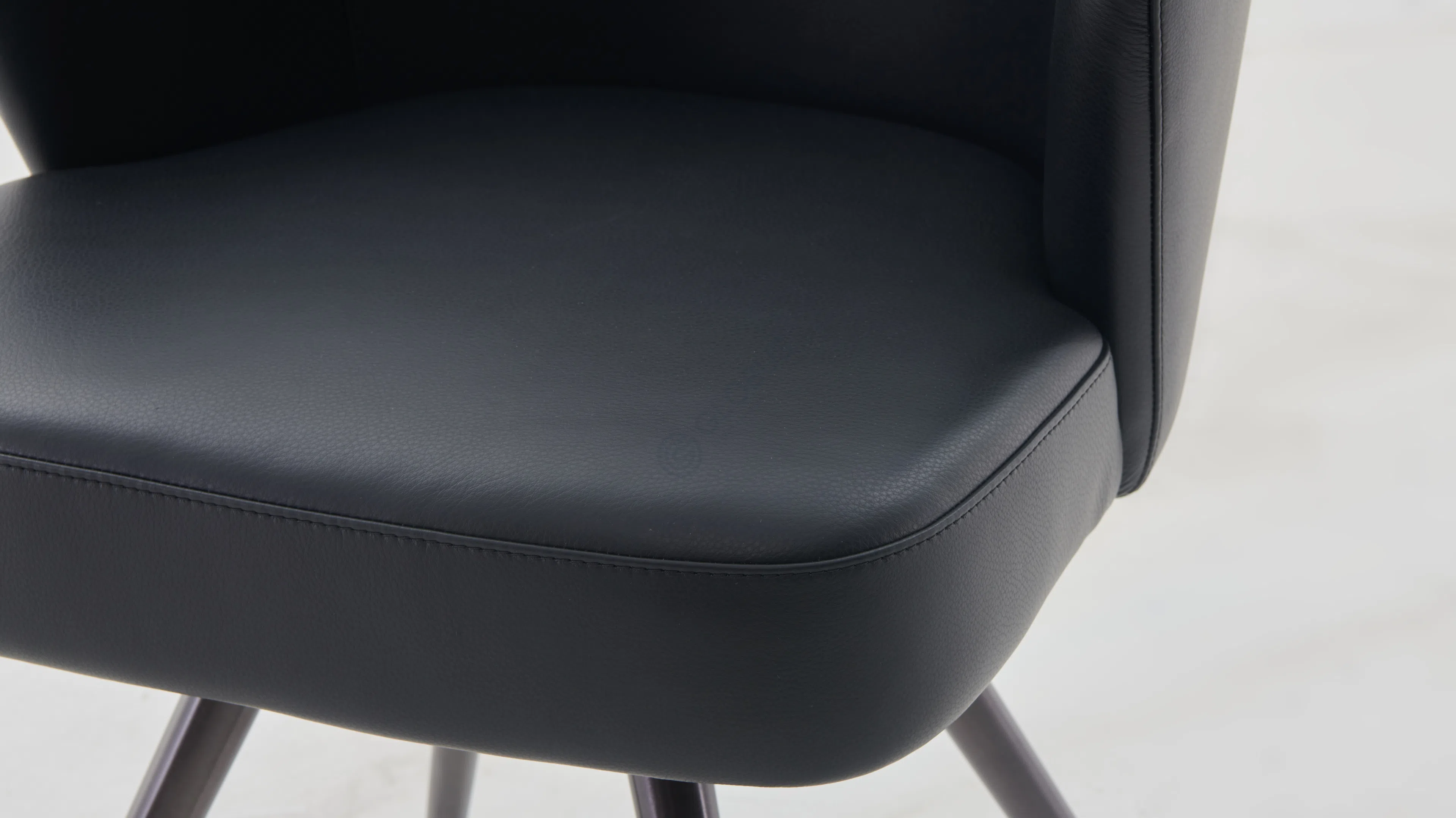 Сhair MINOTTI Leslie