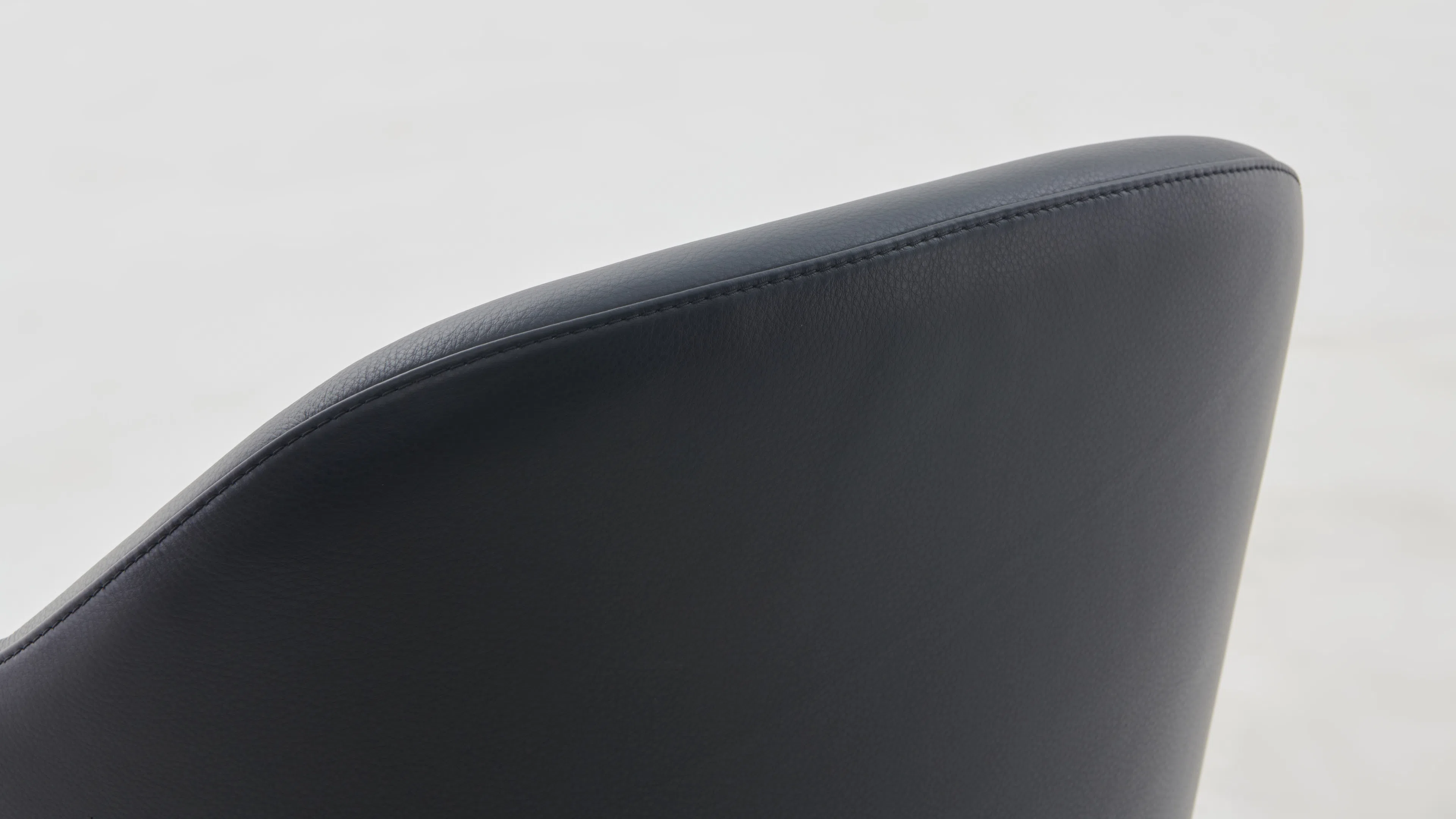 Сhair MINOTTI Leslie