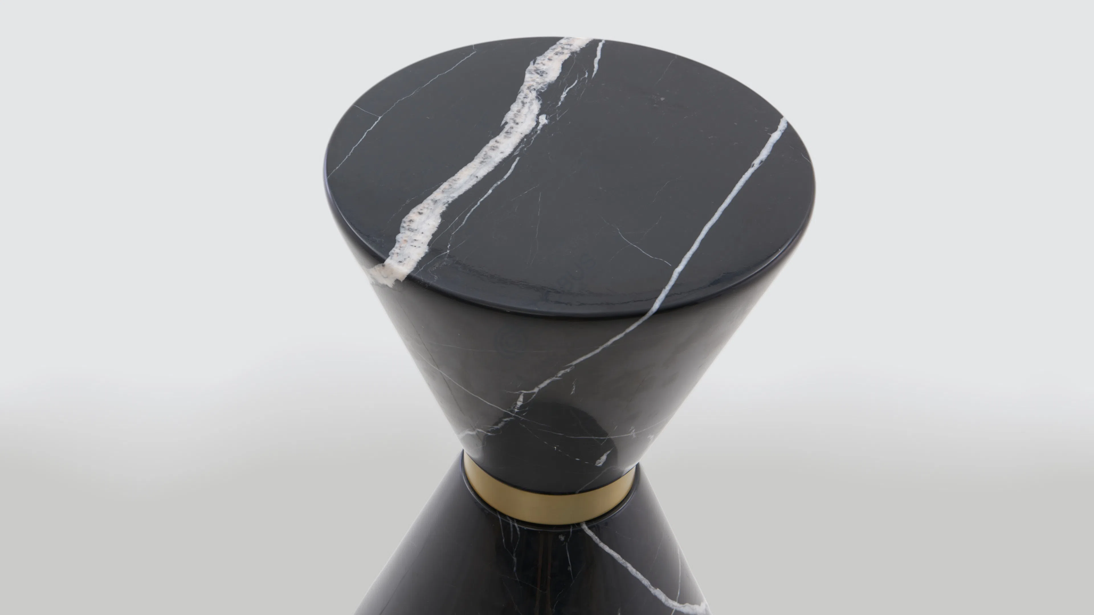 Side table ESSENTIAL HOME Vinicius