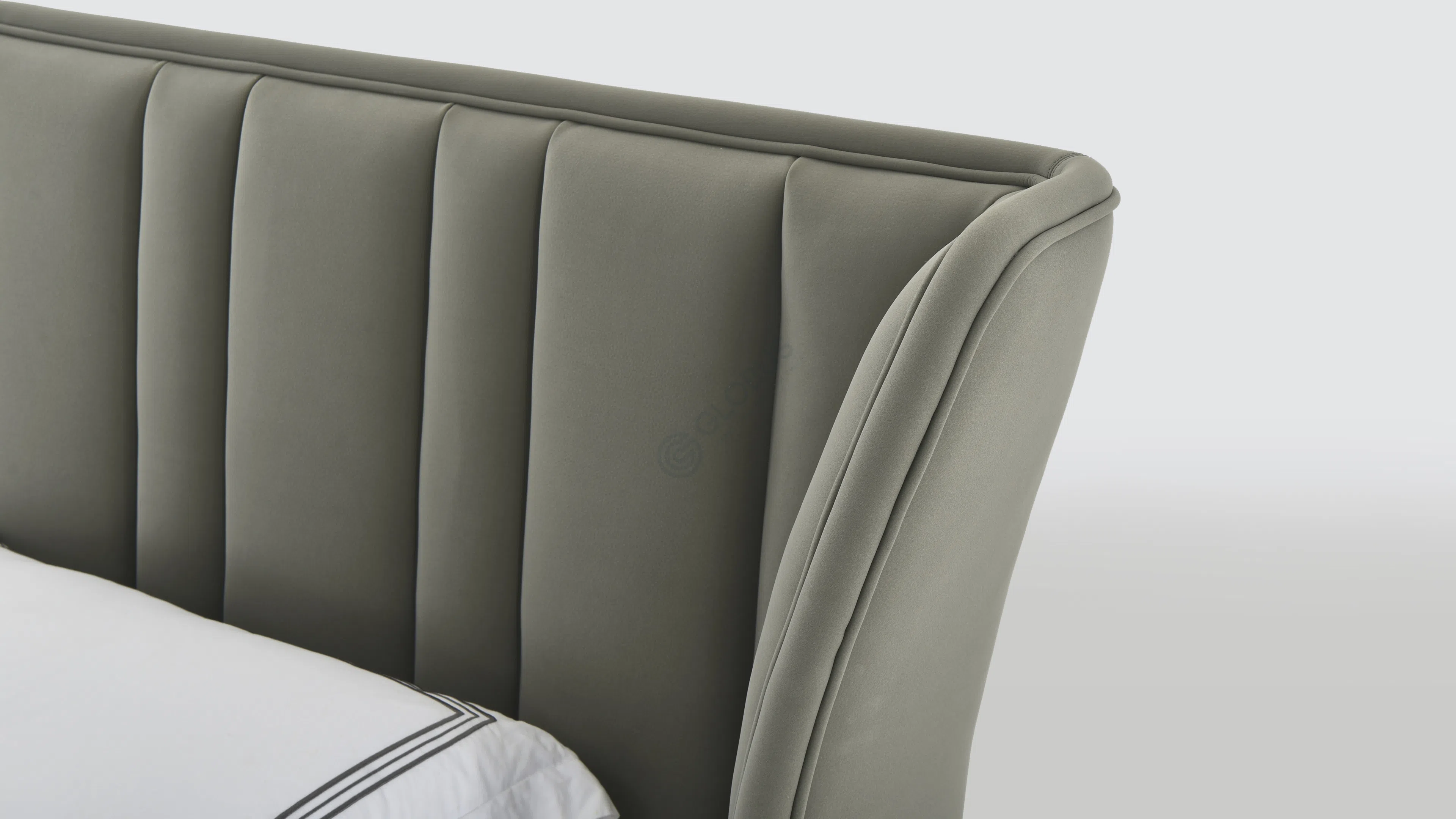 Bed POLTRONA FRAU Lola Darling