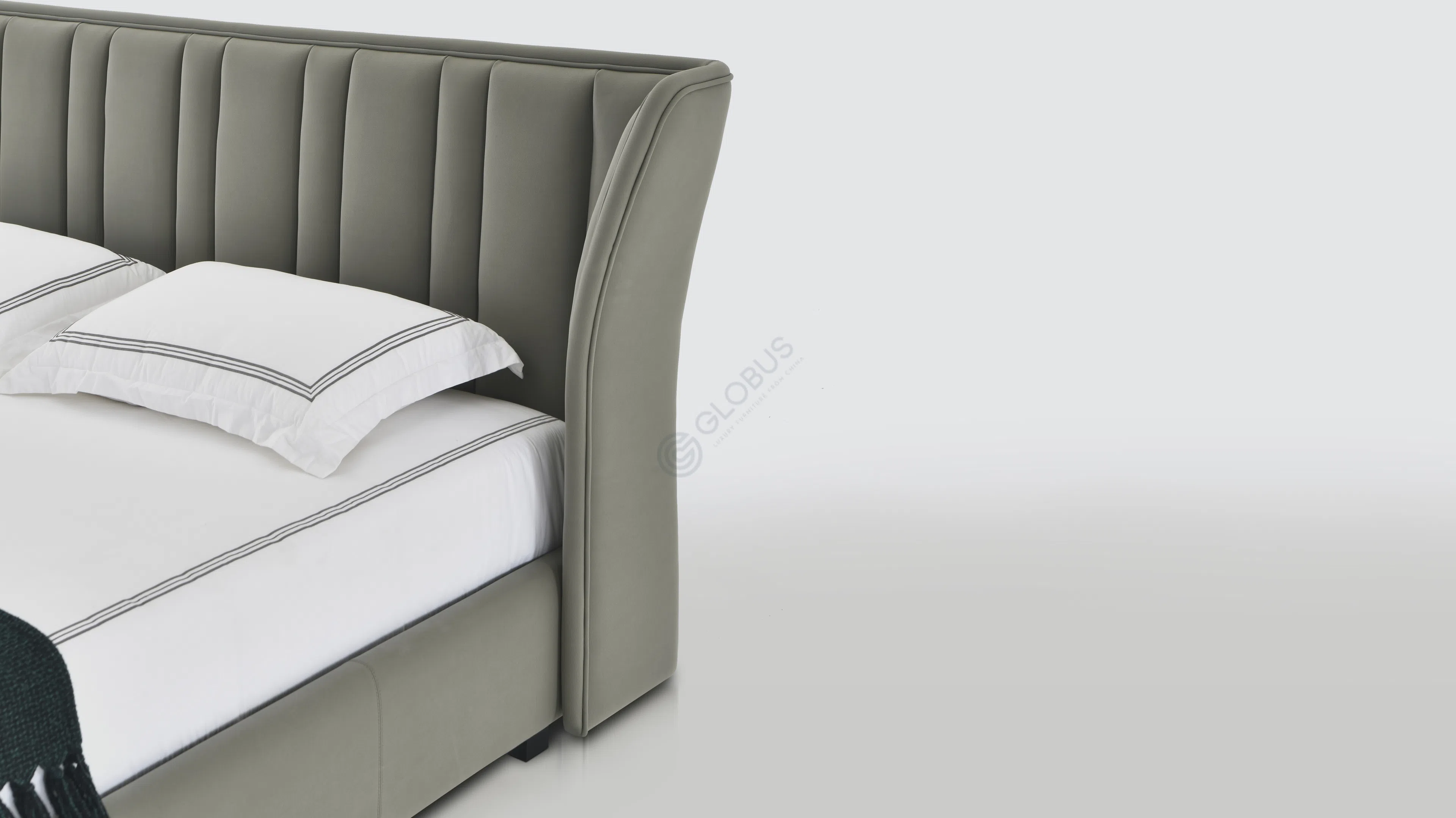 Bed POLTRONA FRAU Lola Darling