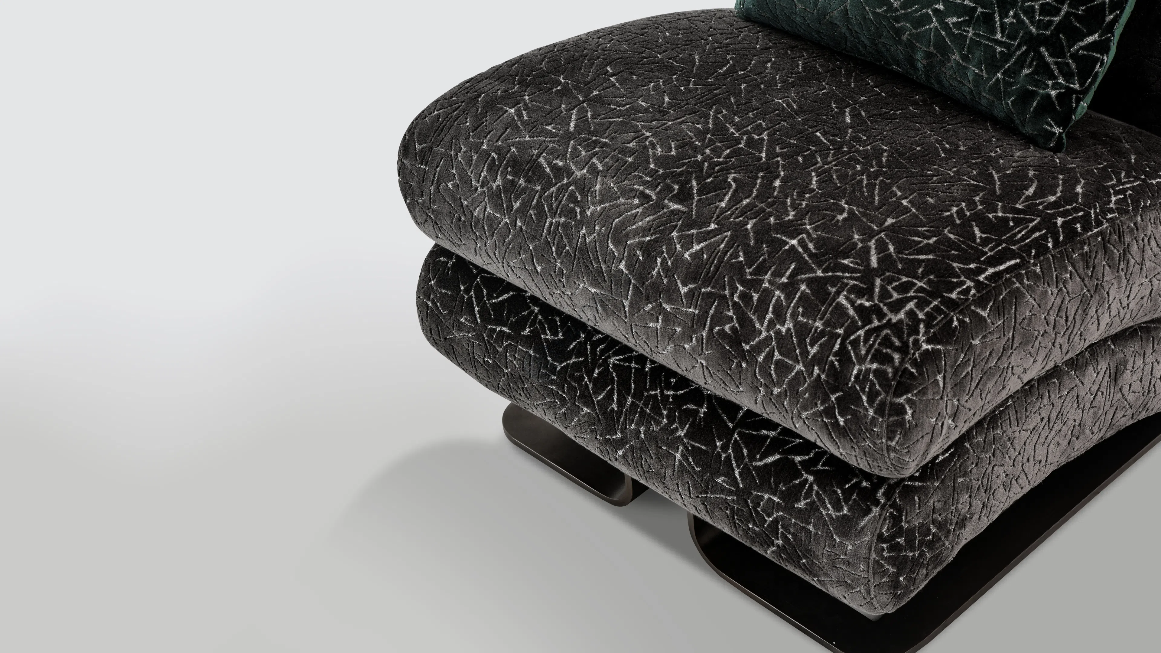 Armchair VISIONNAIRE Cigno