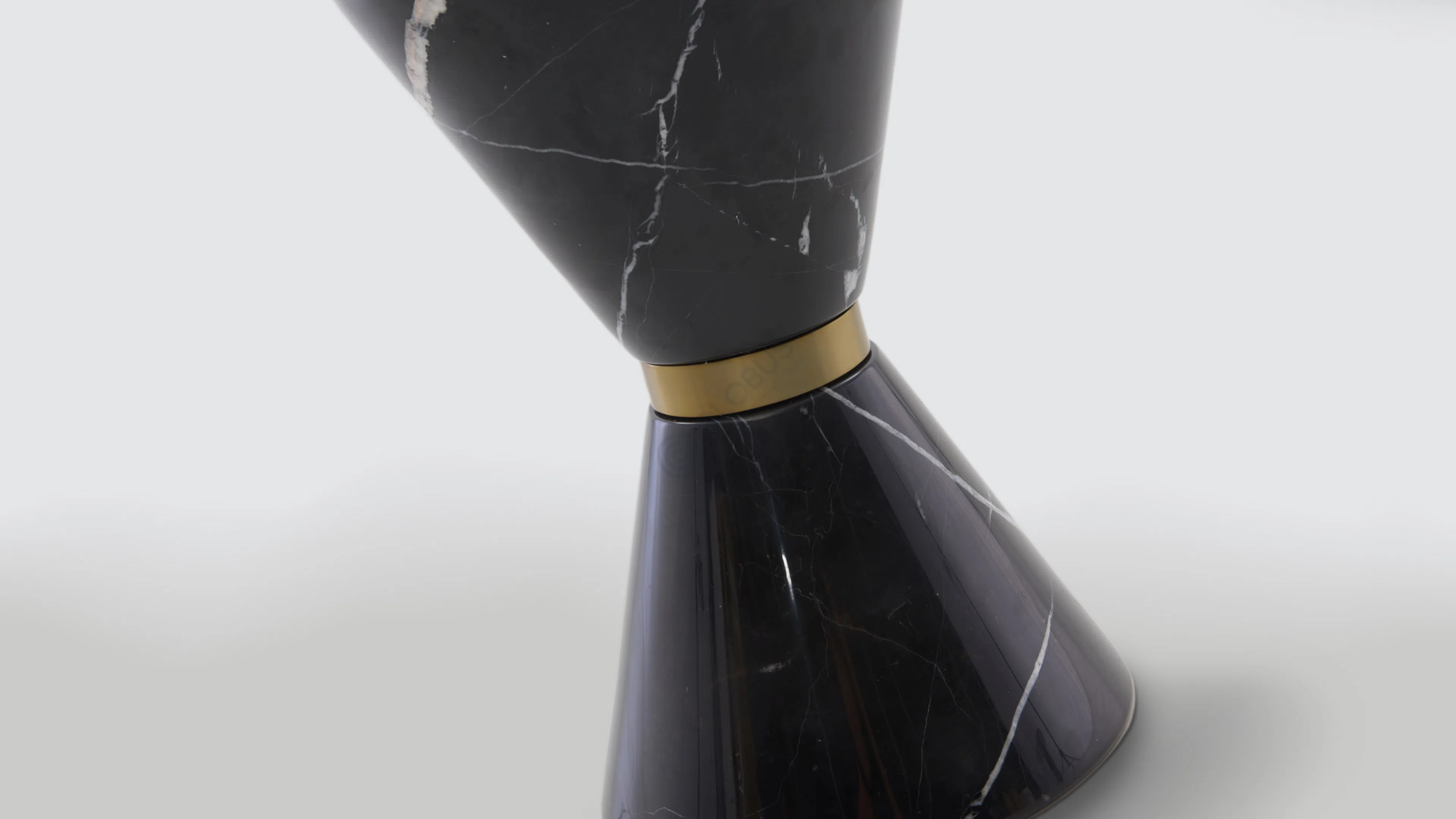 Side table ESSENTIAL HOME Vinicius