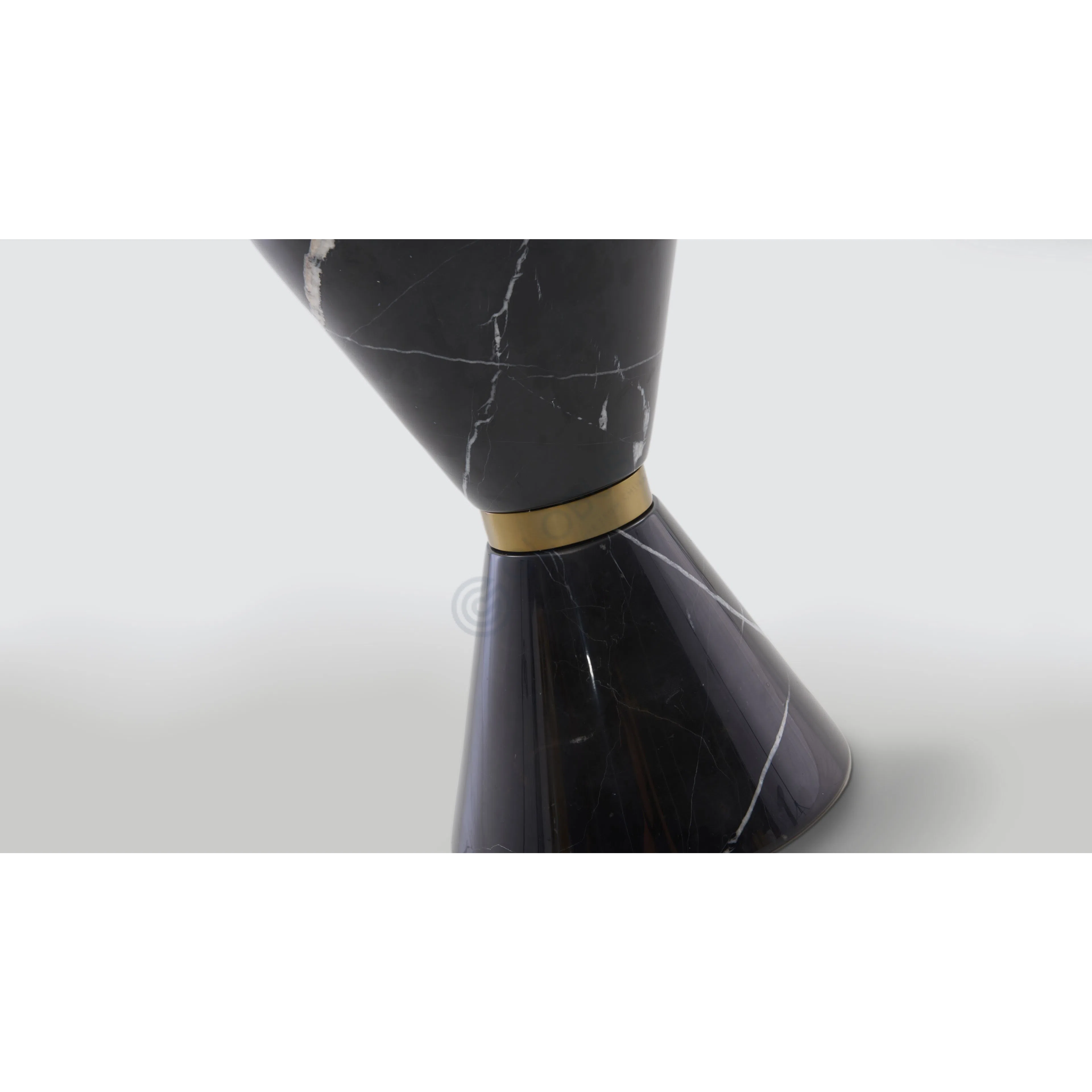 Side table ESSENTIAL HOME Vinicius