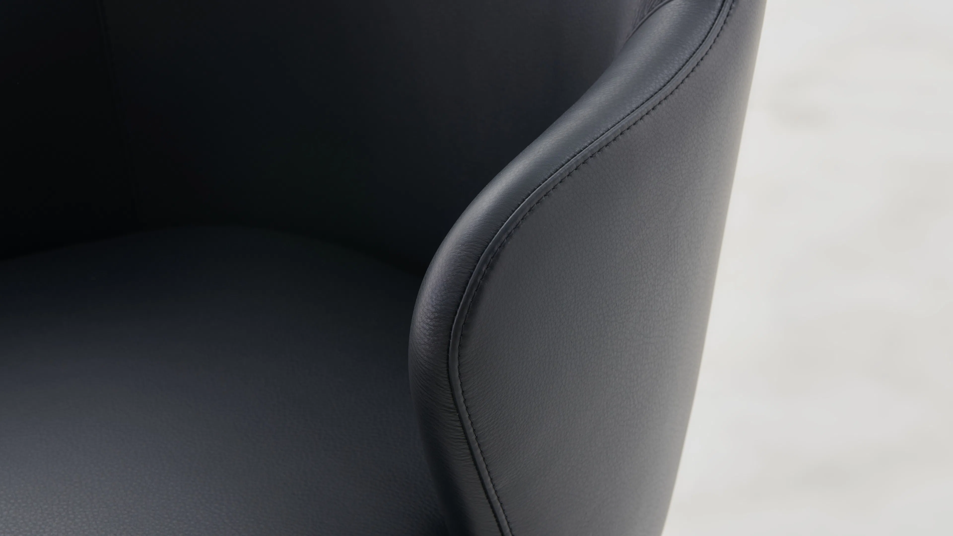 Сhair MINOTTI Leslie