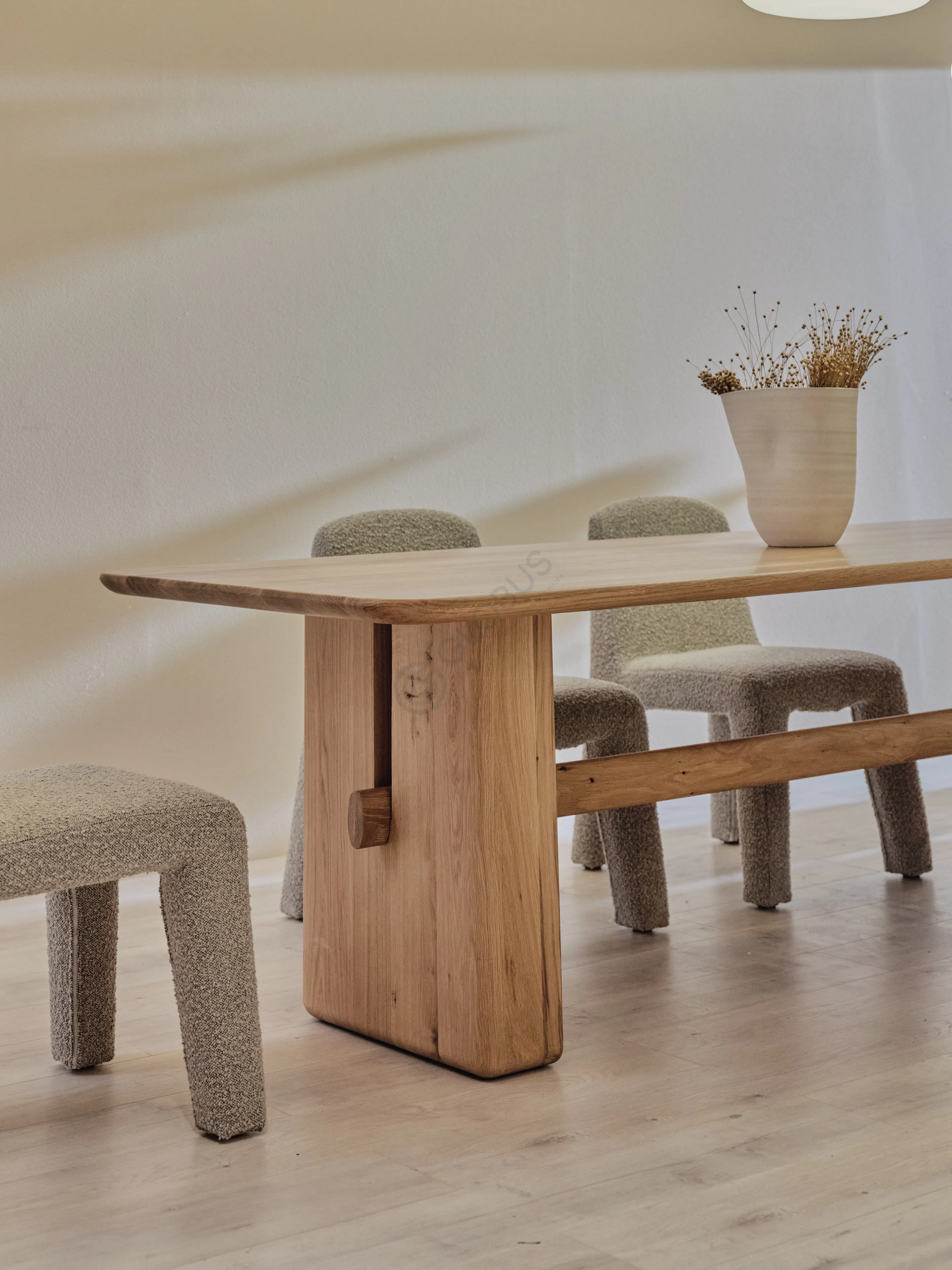 Dining table Xelianne