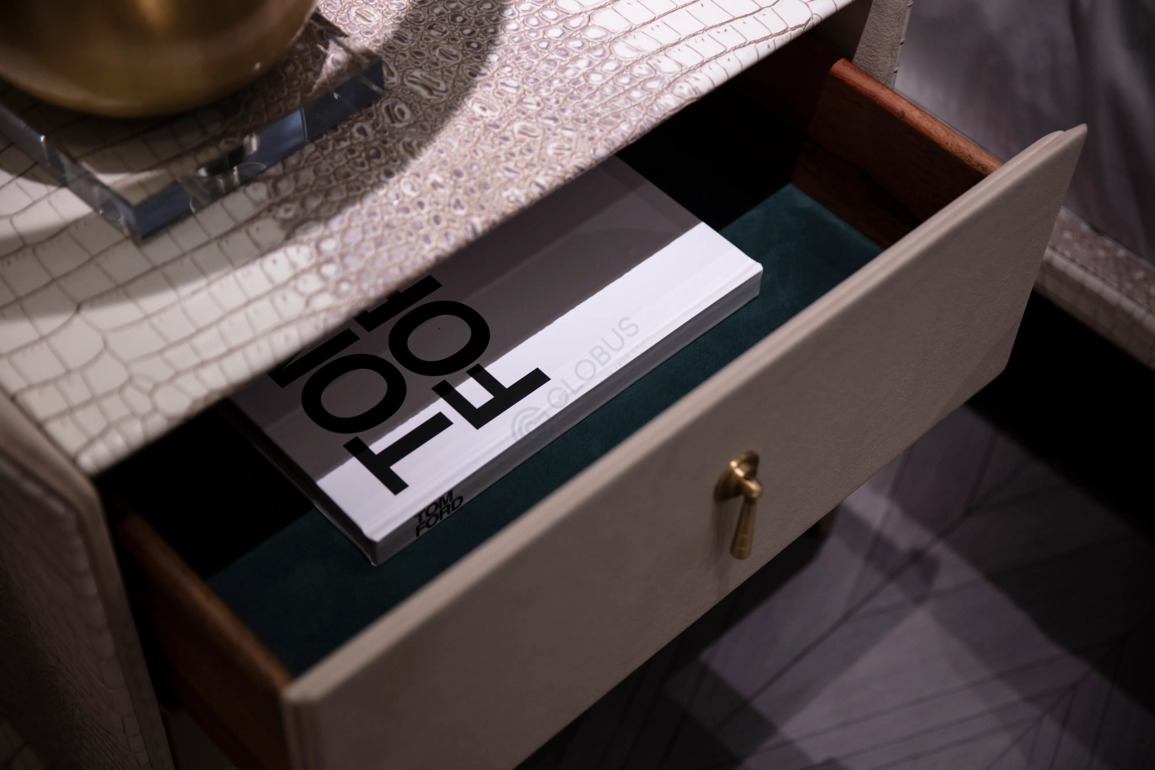 Bedside table Kalindi