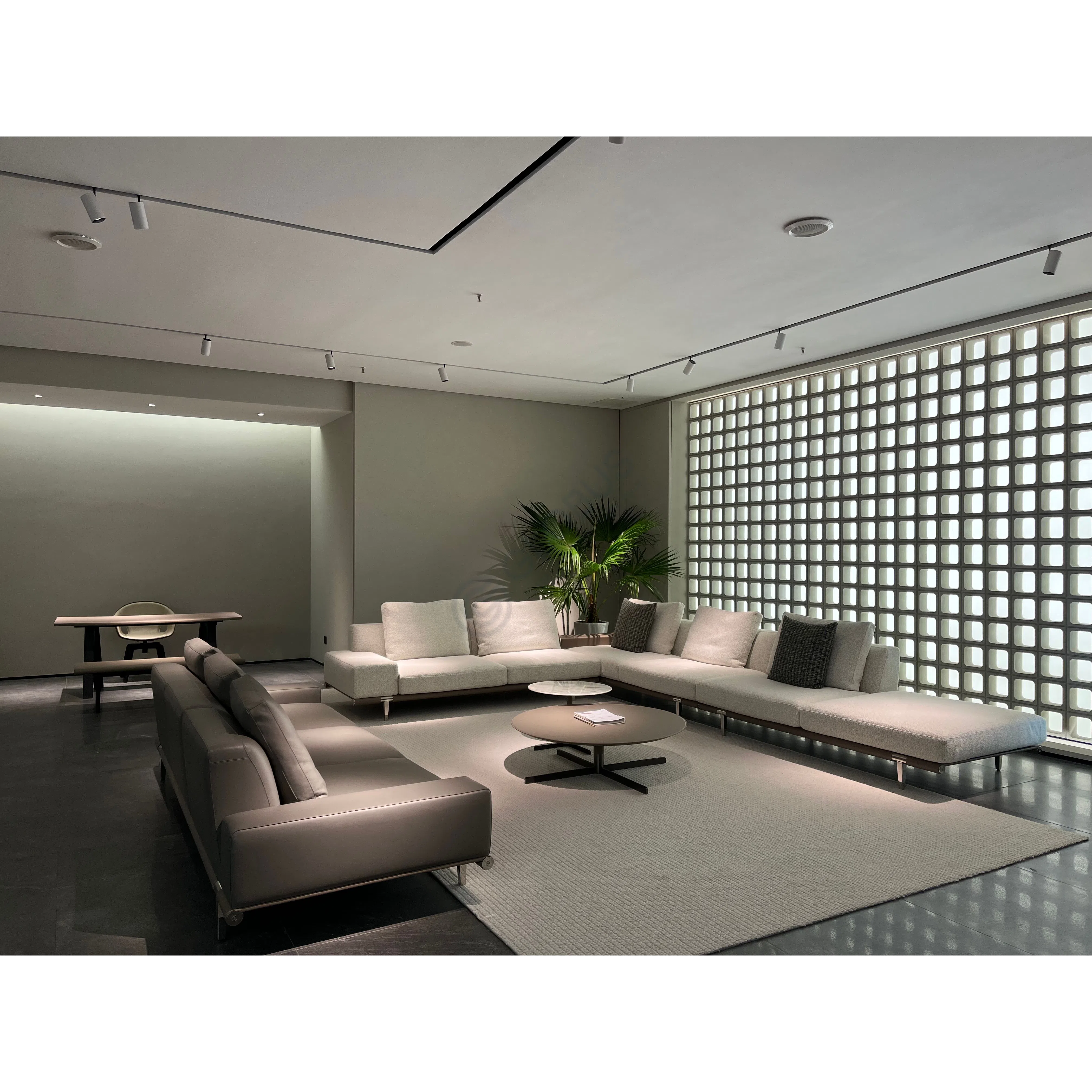 Журнальный столик POLTRONA FRAU Bob