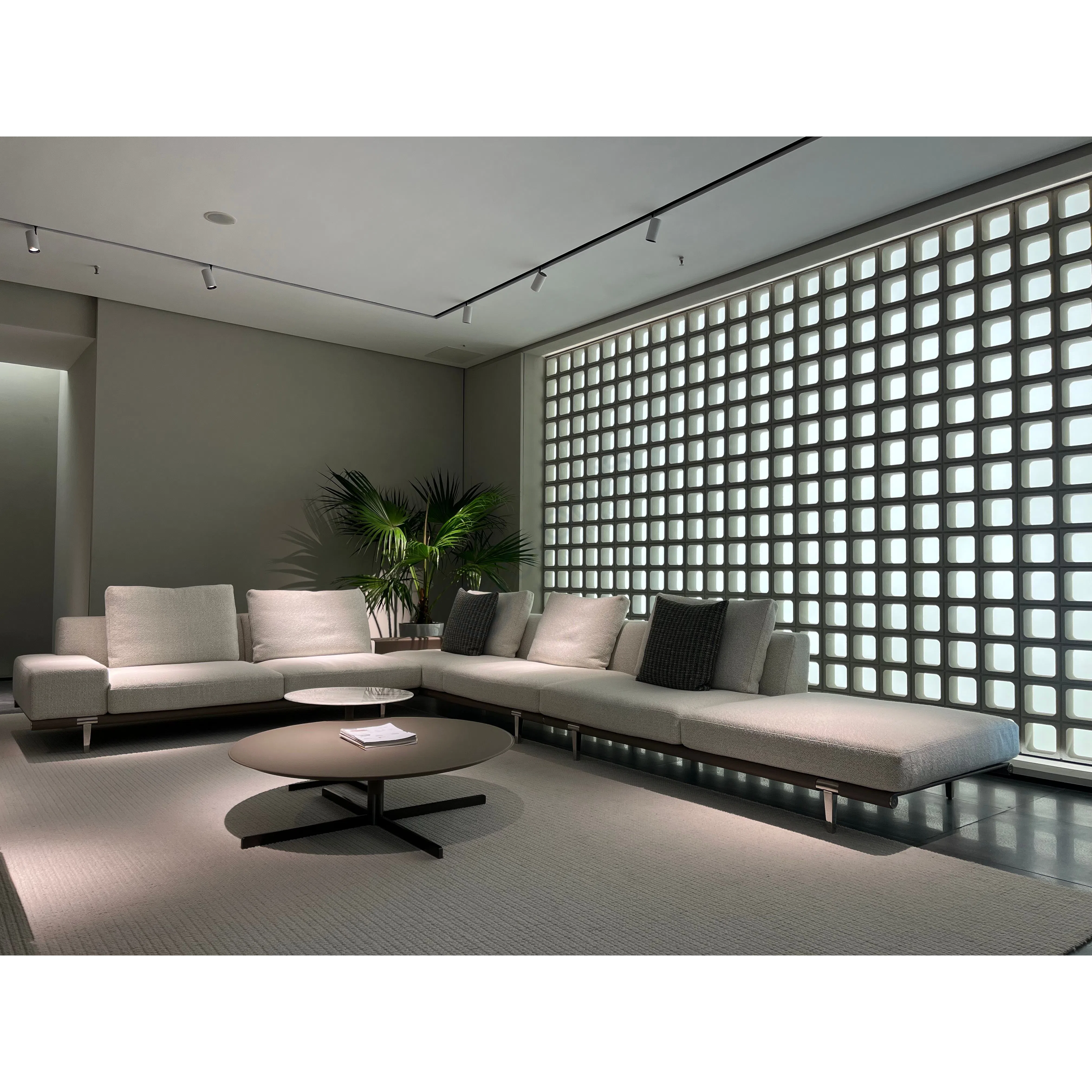 Журнальный столик POLTRONA FRAU Bob