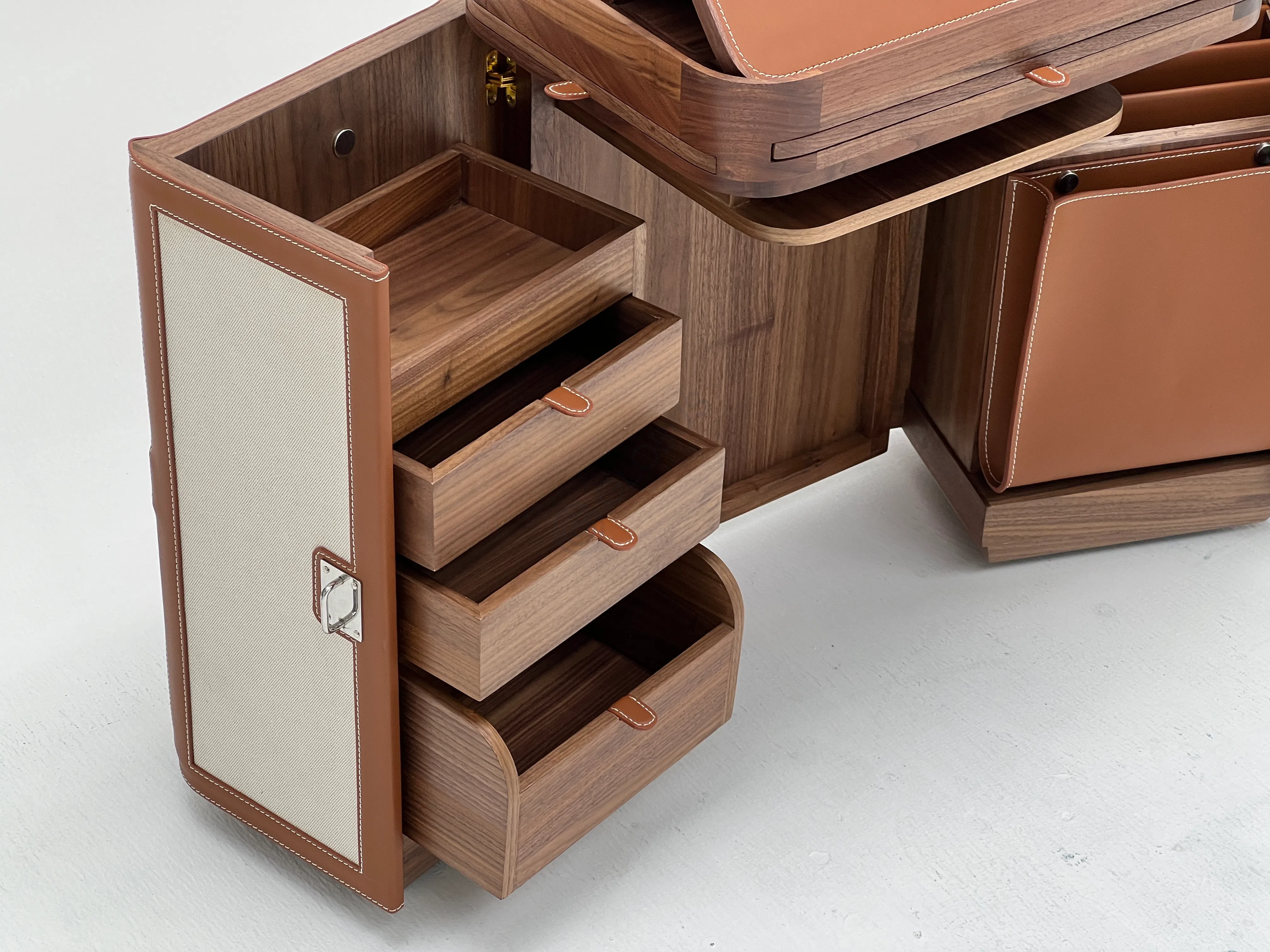 Dressing table HERMES Les Necessaires