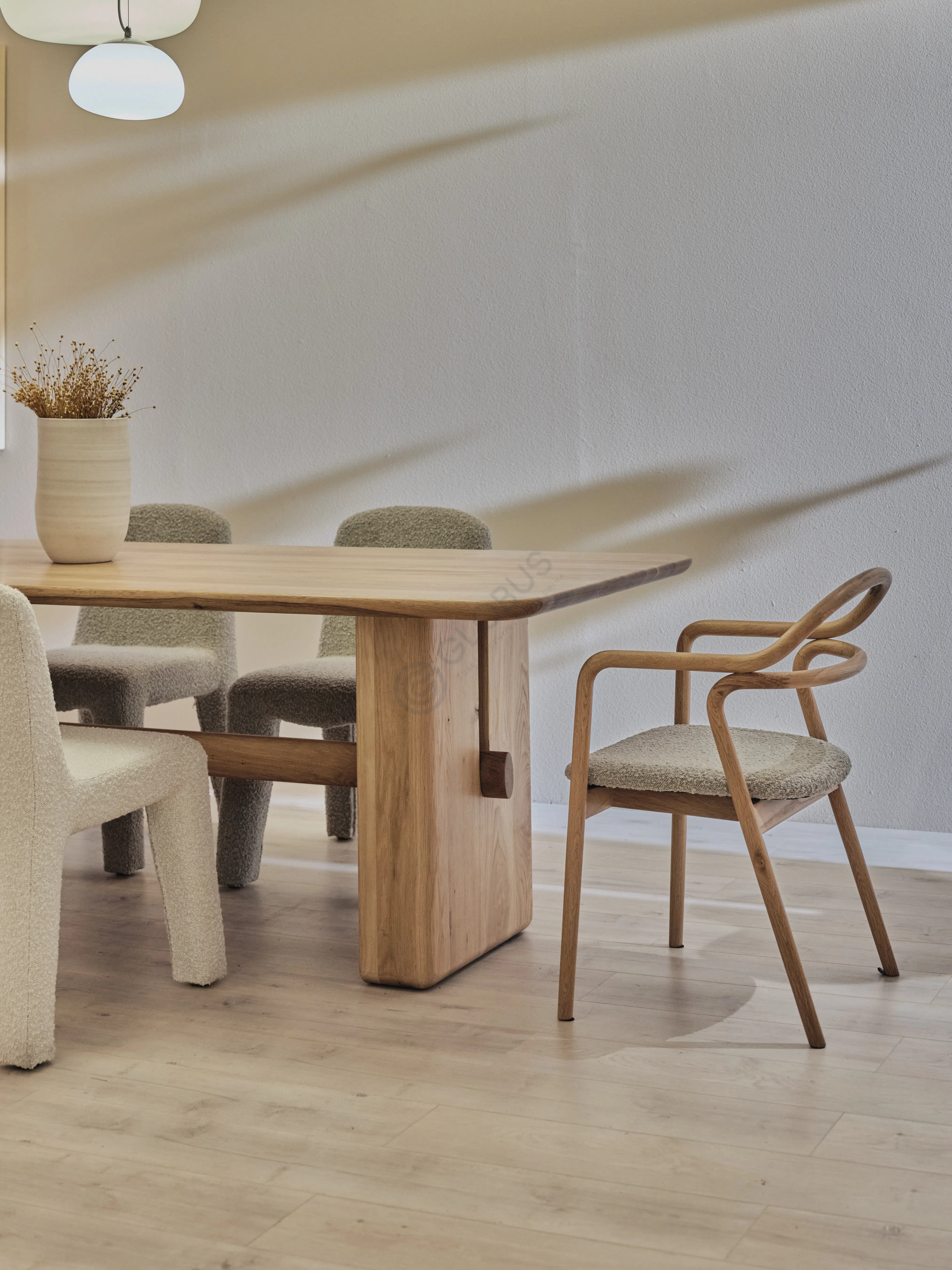 Dining table Xelianne