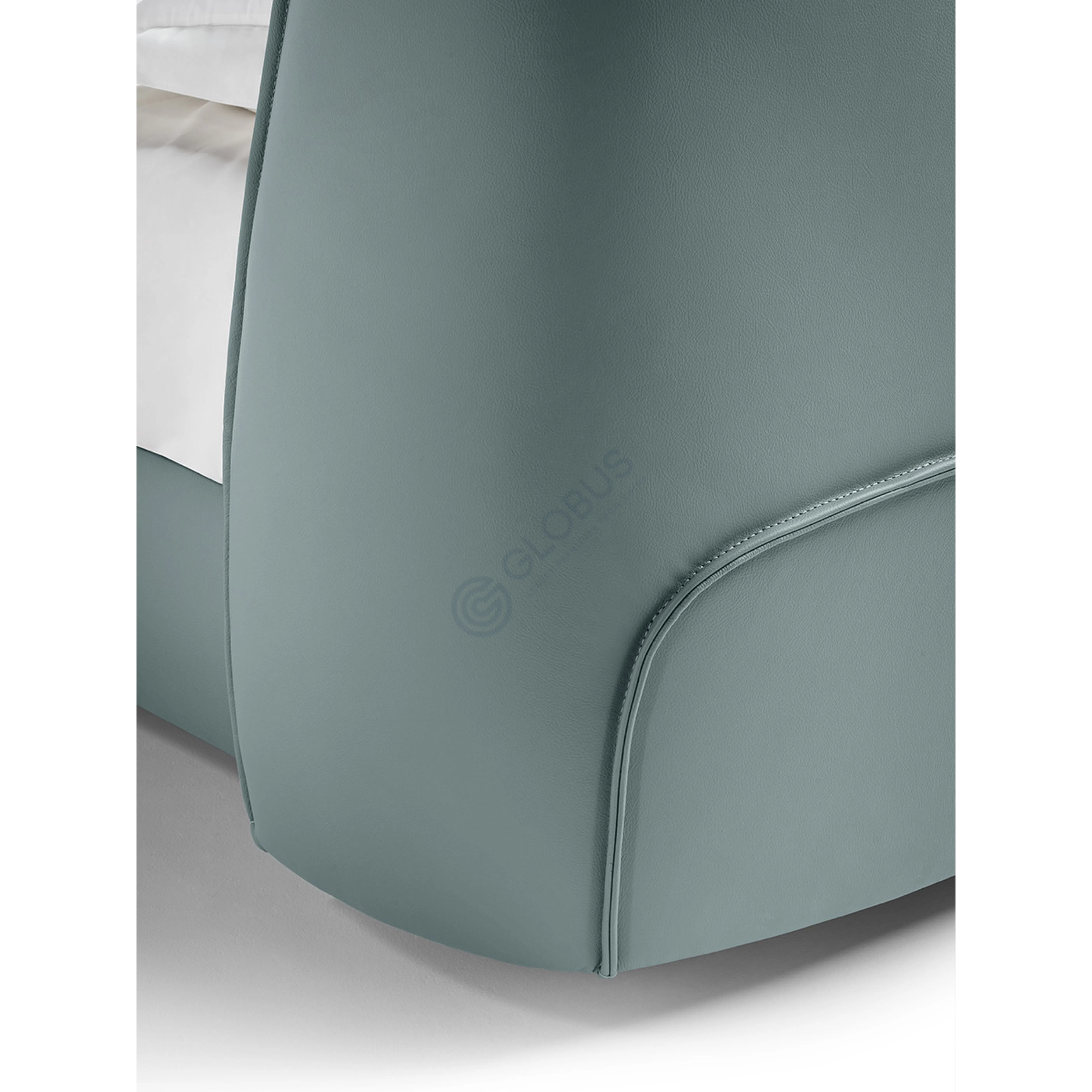 Кровать POLTRONA FRAU Archibald