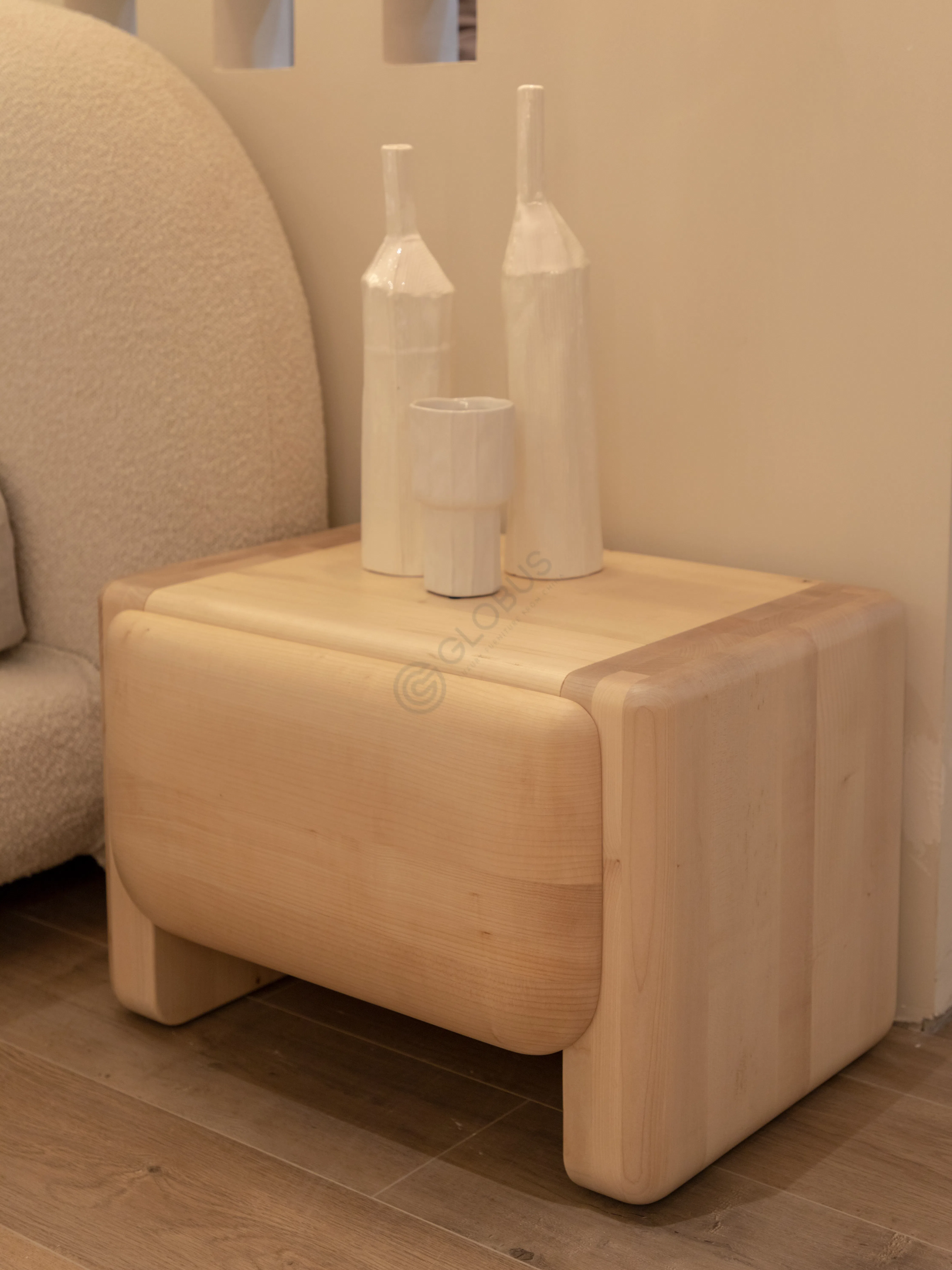 Bedside table Octaviana